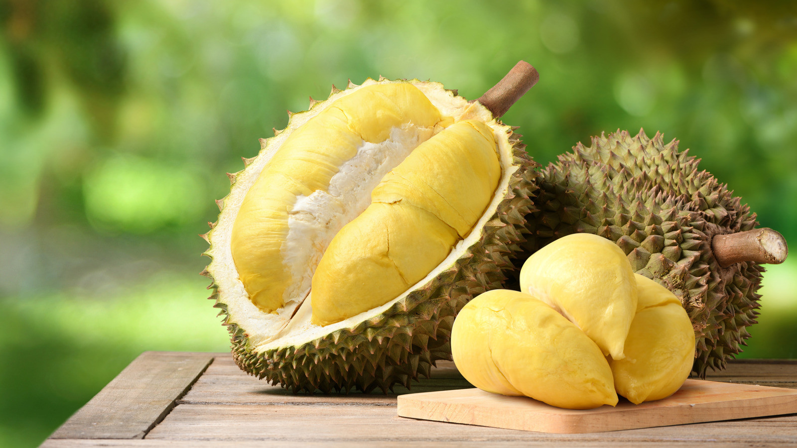 Gia đ&igrave;nh du kh&aacute;ch ăn sầu ri&ecirc;ng 5 , 5 kg trước giờ bay ở Chiang Mai - Ảnh 3.