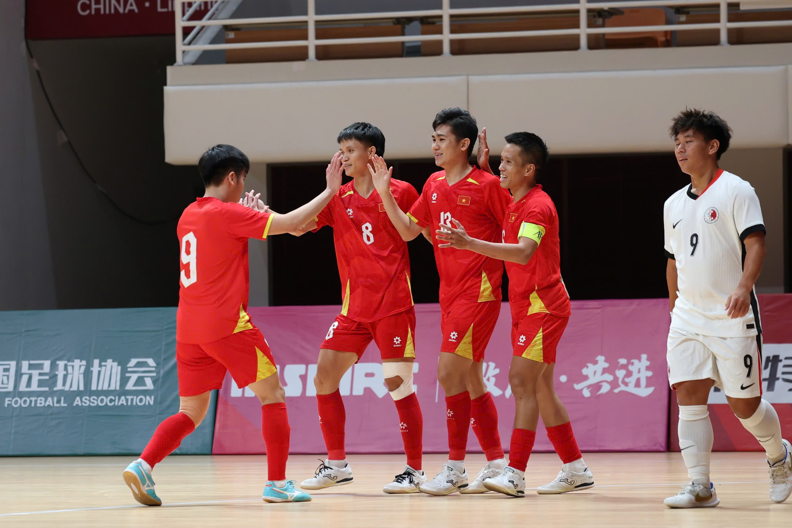 Futsal Việt Nam ra quân với chiến thắng 9-1- Ảnh 2.