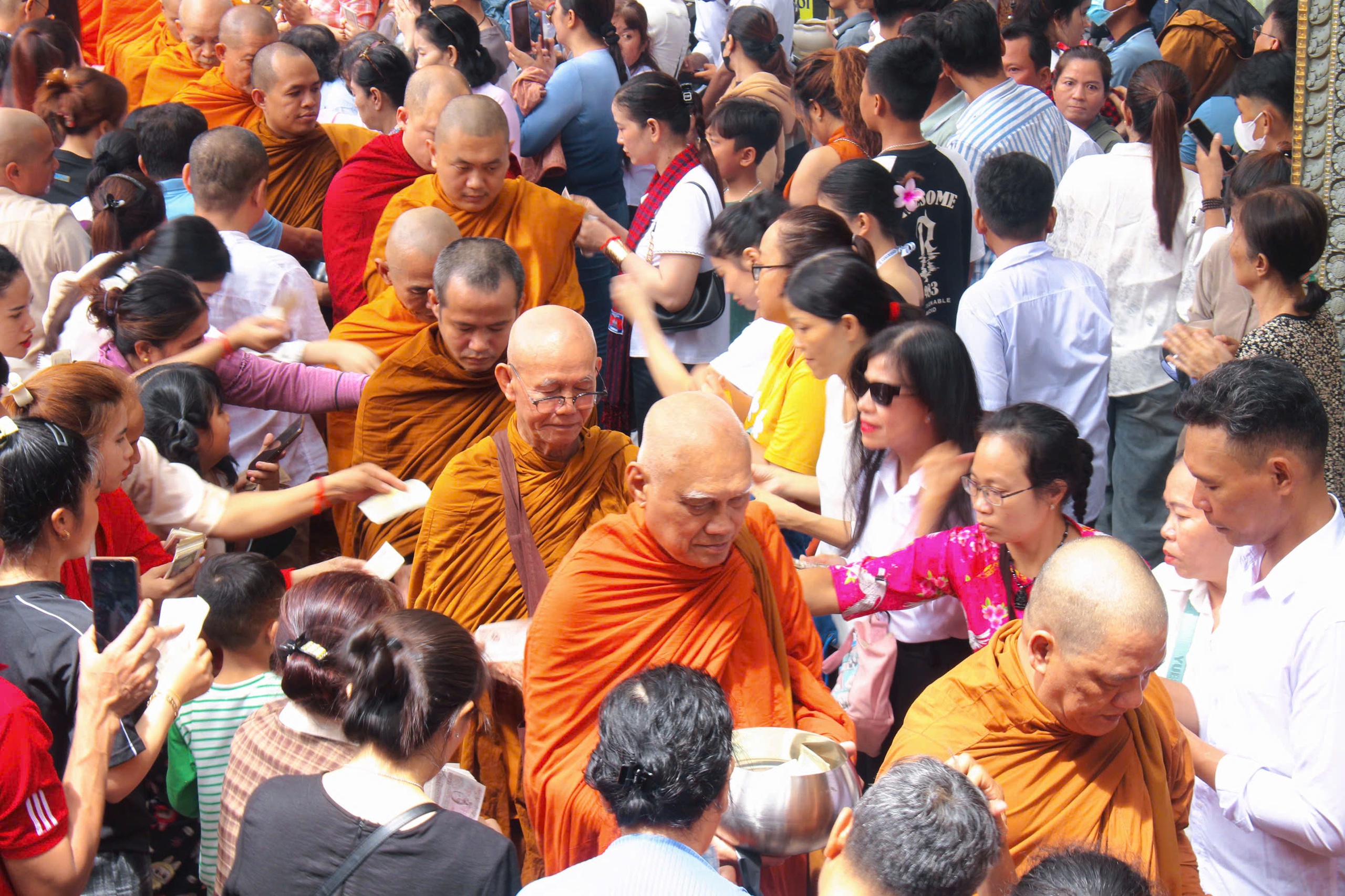 TP HCM: Tưng bừng lễ Sene Đ&ocirc;n Ta (lễ Vu Lan b&aacute;o hiếu) của đồng b&agrave;o Khmer  - Ảnh 5.
