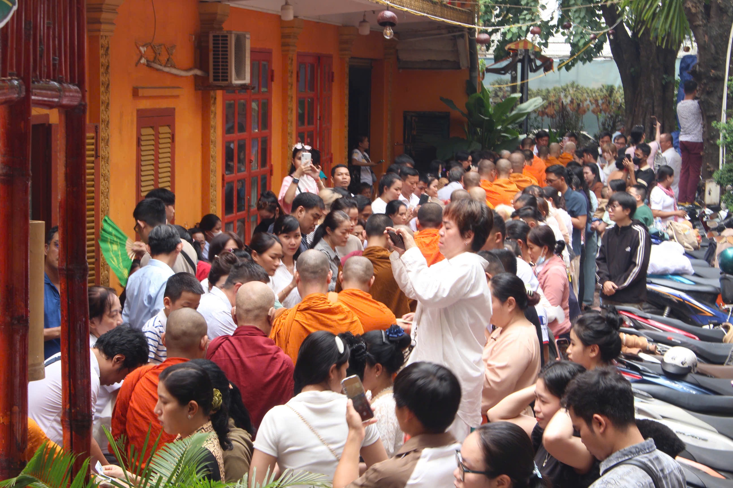 TP HCM: Tưng bừng lễ Sene Đ&ocirc;n Ta (lễ Vu Lan b&aacute;o hiếu) của đồng b&agrave;o Khmer  - Ảnh 2.