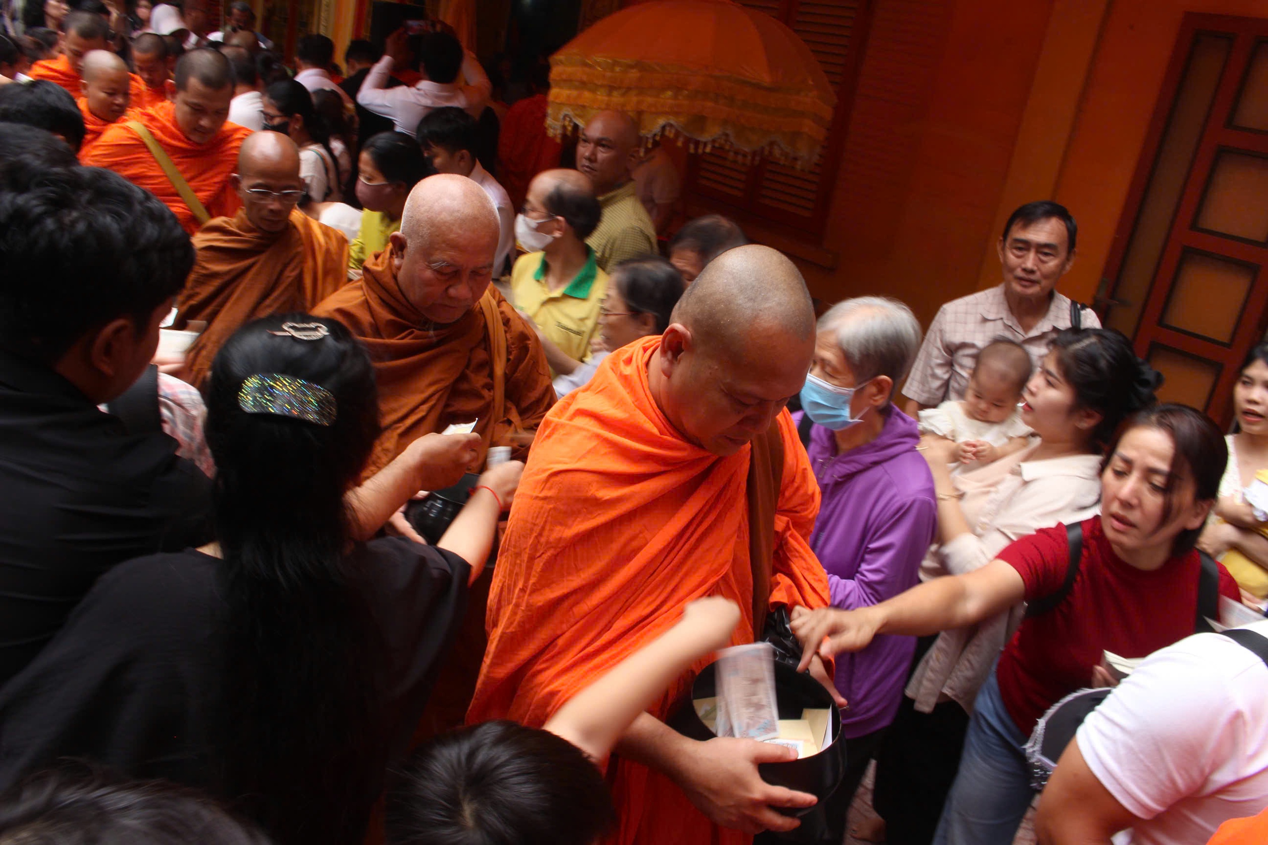 TP HCM: Tưng bừng lễ Sene Đ&ocirc;n Ta (lễ Vu Lan b&aacute;o hiếu) của đồng b&agrave;o Khmer  - Ảnh 3.