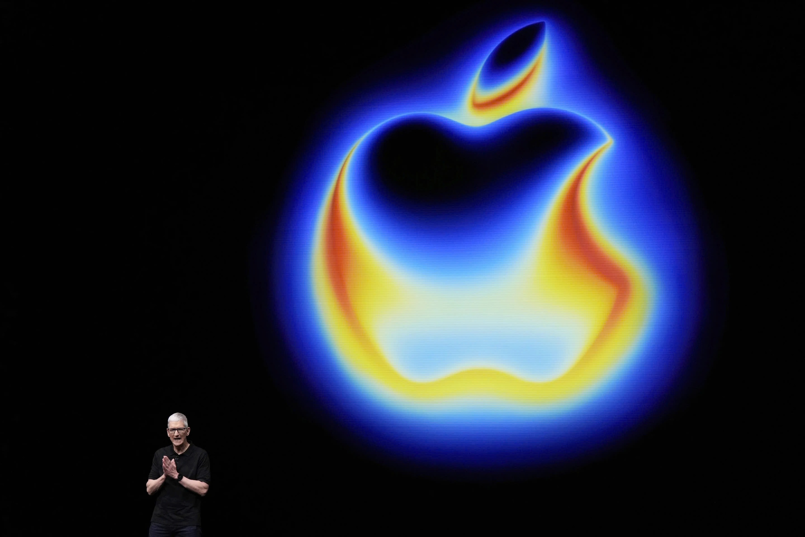CEO Apple Tim Cook n&oacute;i l&yacute; do tăng gi&aacute; iPhone 17   - Ảnh 1.