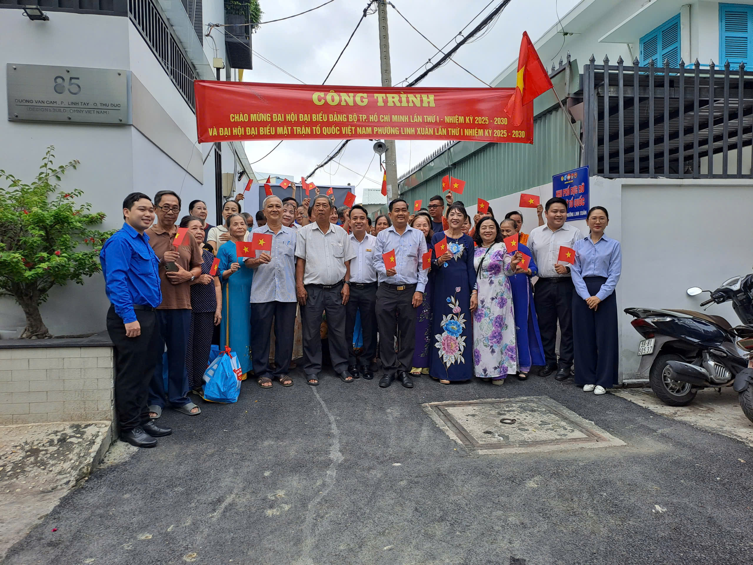 Phường Linh Xuân ra mắt "Khu phố rực rỡ màu cờ Tổ quốc" - Ảnh 5.