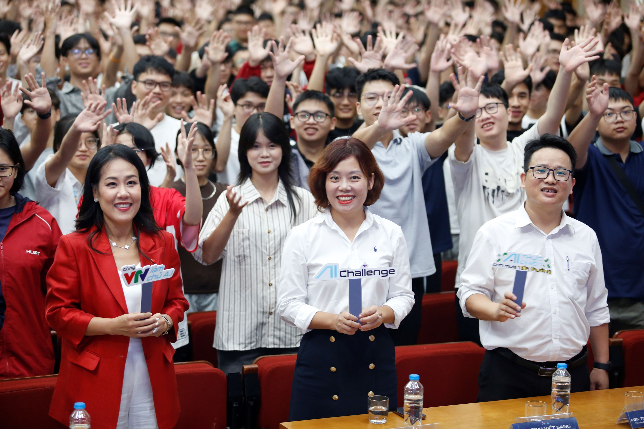 Gần 4.000 sinh vi&ecirc;n đ&atilde; tham gia Unitour &ldquo;A.I thực chiến&rdquo;, Đại học B&aacute;ch Khoa b&ugrave;ng nổ đăng k&yacute;- Ảnh 2.