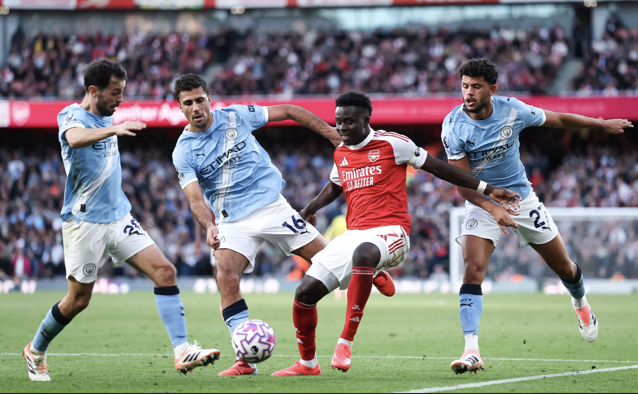 Arsenal v&agrave; Man City n&iacute;u ch&acirc;n nhau ở đại chiến, Liverpool hưởng lợi ng&ocirc;i đầu- Ảnh 3.