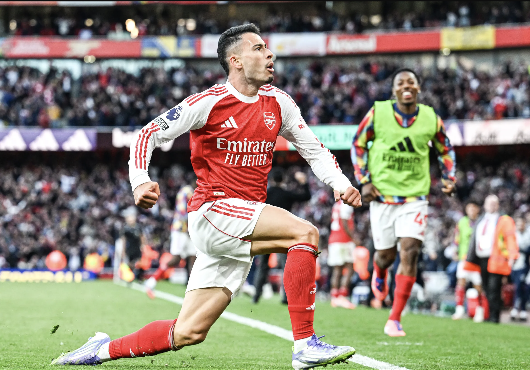 Arsenal v&agrave; Man City n&iacute;u ch&acirc;n nhau ở đại chiến, Liverpool hưởng lợi ng&ocirc;i đầu- Ảnh 4.