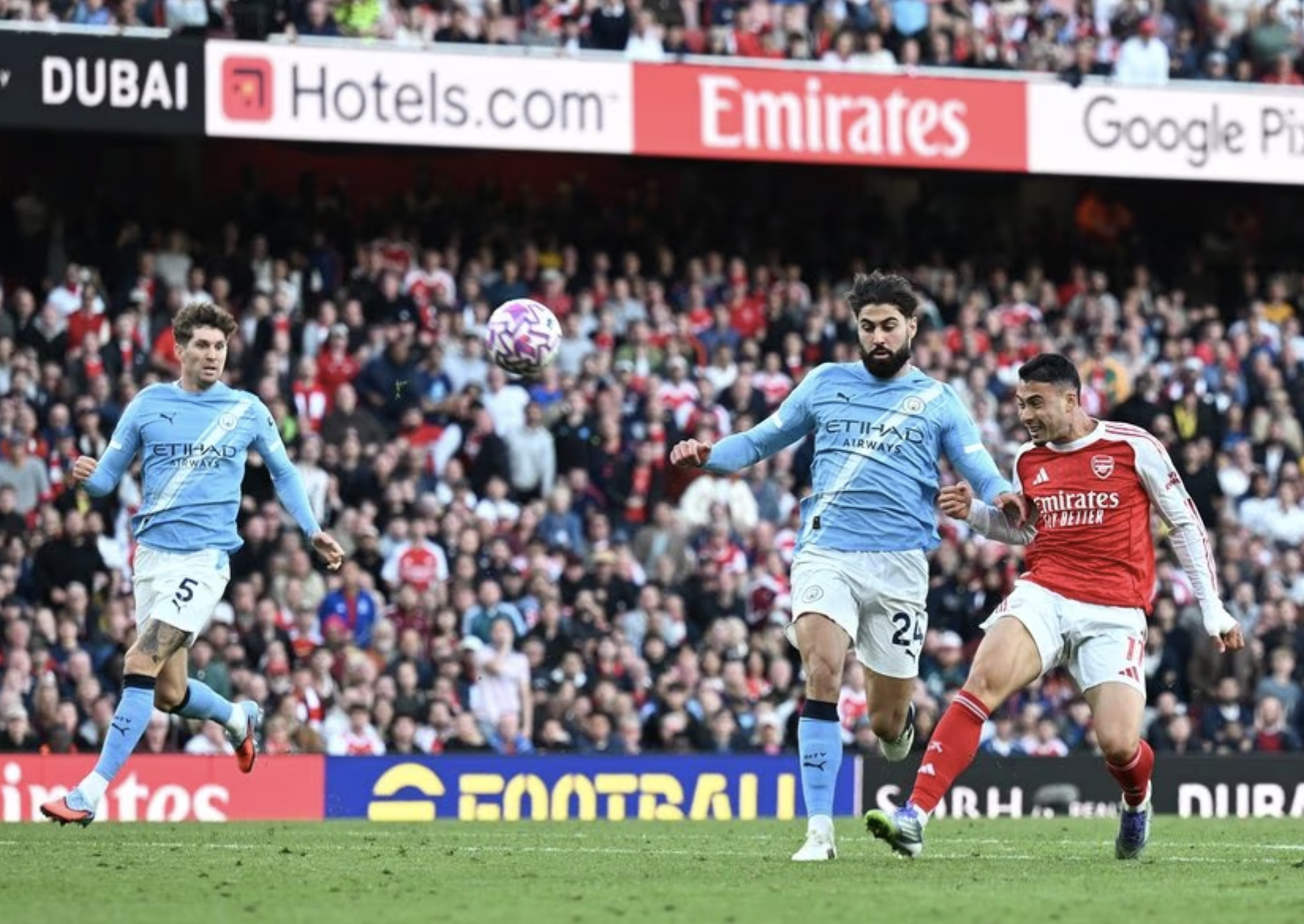 Arsenal v&agrave; Man City n&iacute;u ch&acirc;n nhau ở đại chiến, Liverpool hưởng lợi ng&ocirc;i đầu- Ảnh 7.