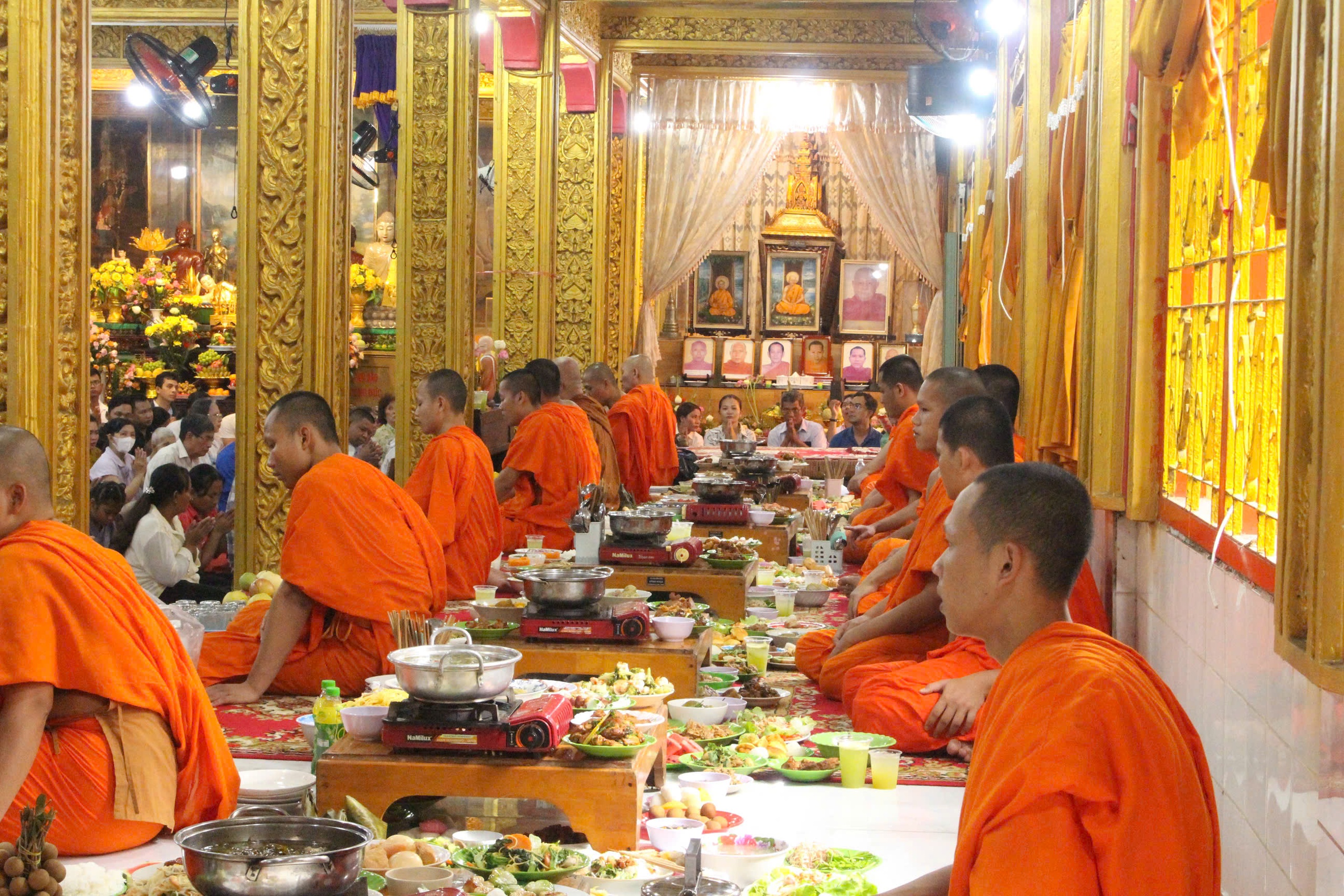 TP HCM: Tưng bừng lễ Sene Đ&ocirc;n Ta (lễ Vu Lan b&aacute;o hiếu) của đồng b&agrave;o Khmer  - Ảnh 6.
