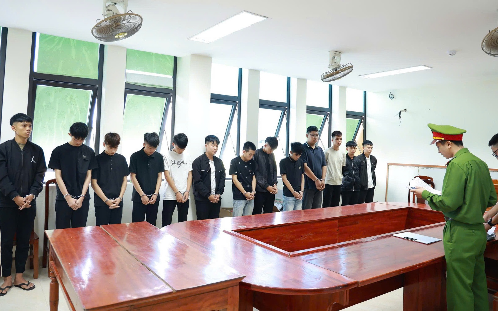 Khởi tố, bắt giam nhóm đối tượng có hành vi hung hãn, côn đồ