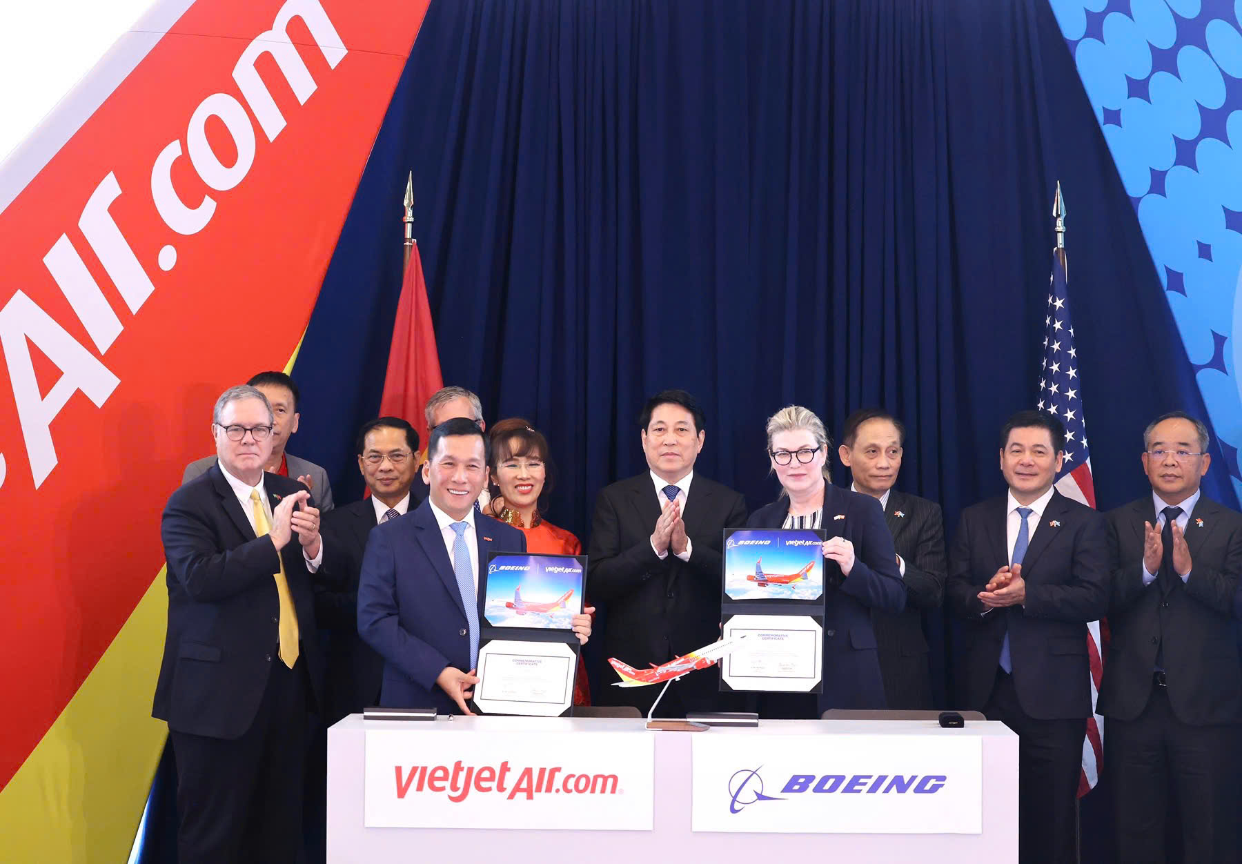 Chủ tịch nước chứng kiến Vietjet nhận bàn giao máy bay Boeing đầu tiên trong đơn hàng 200 chiếc- Ảnh 1.