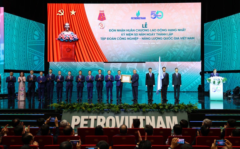 Tổng Bí thư tặng Petrovietnam 8 chữ: Tiên phong - Vượt trội - Bền vững - Toàn cầu