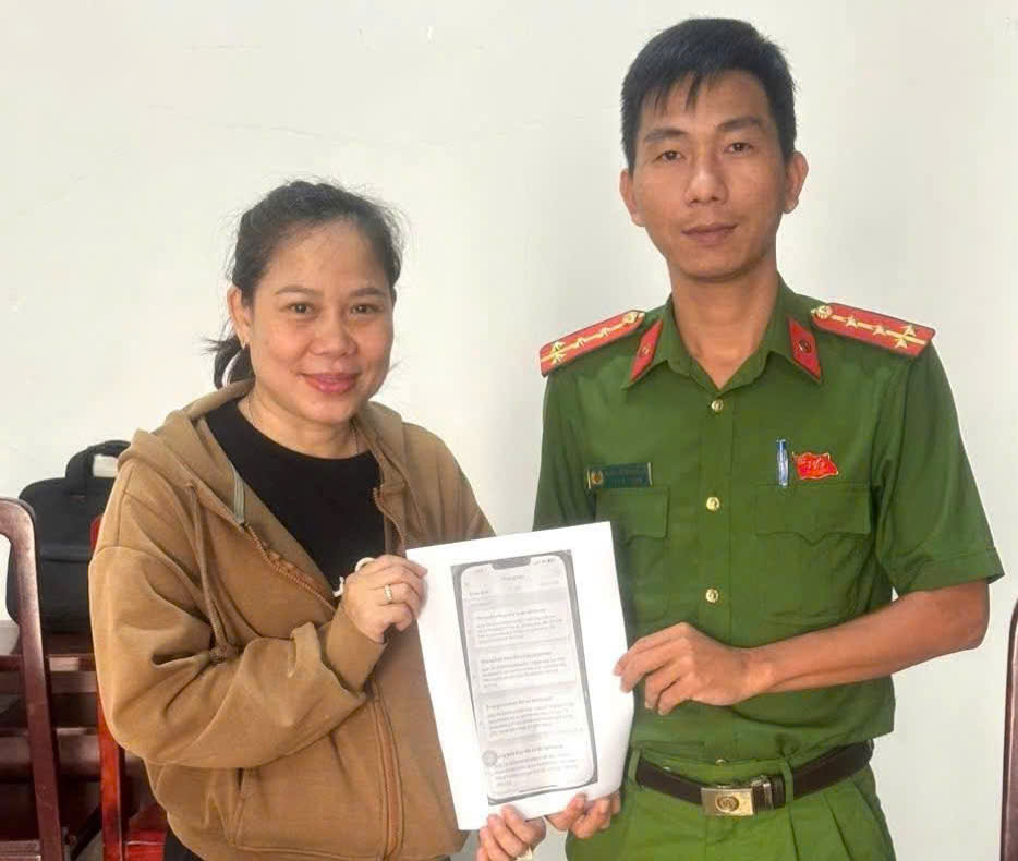 Người phụ nữ ở T&acirc;y Ninh vui mừng nhận lại 190 triệu đồng chuyển nhầm- Ảnh 2.