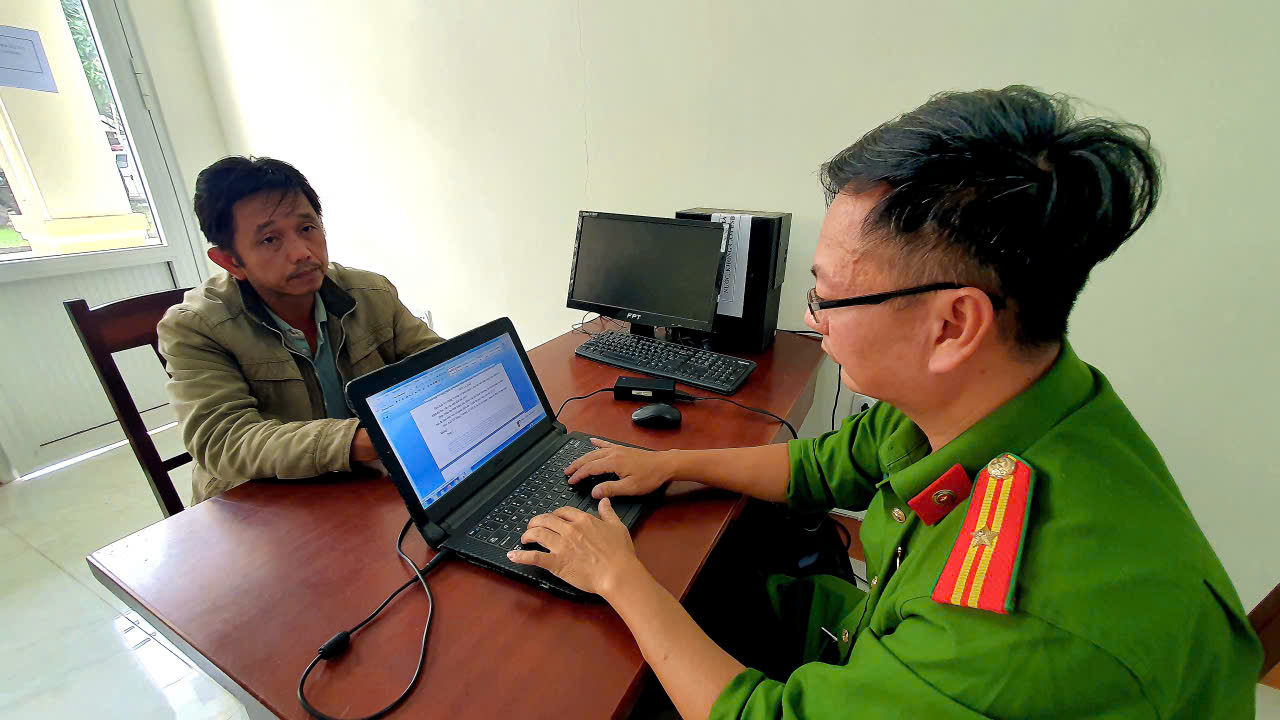 Bắt khẩn cấp t&agrave;i xế t&ocirc;ng người tử vong v&agrave; rời khỏi hiện trường - Ảnh 1.