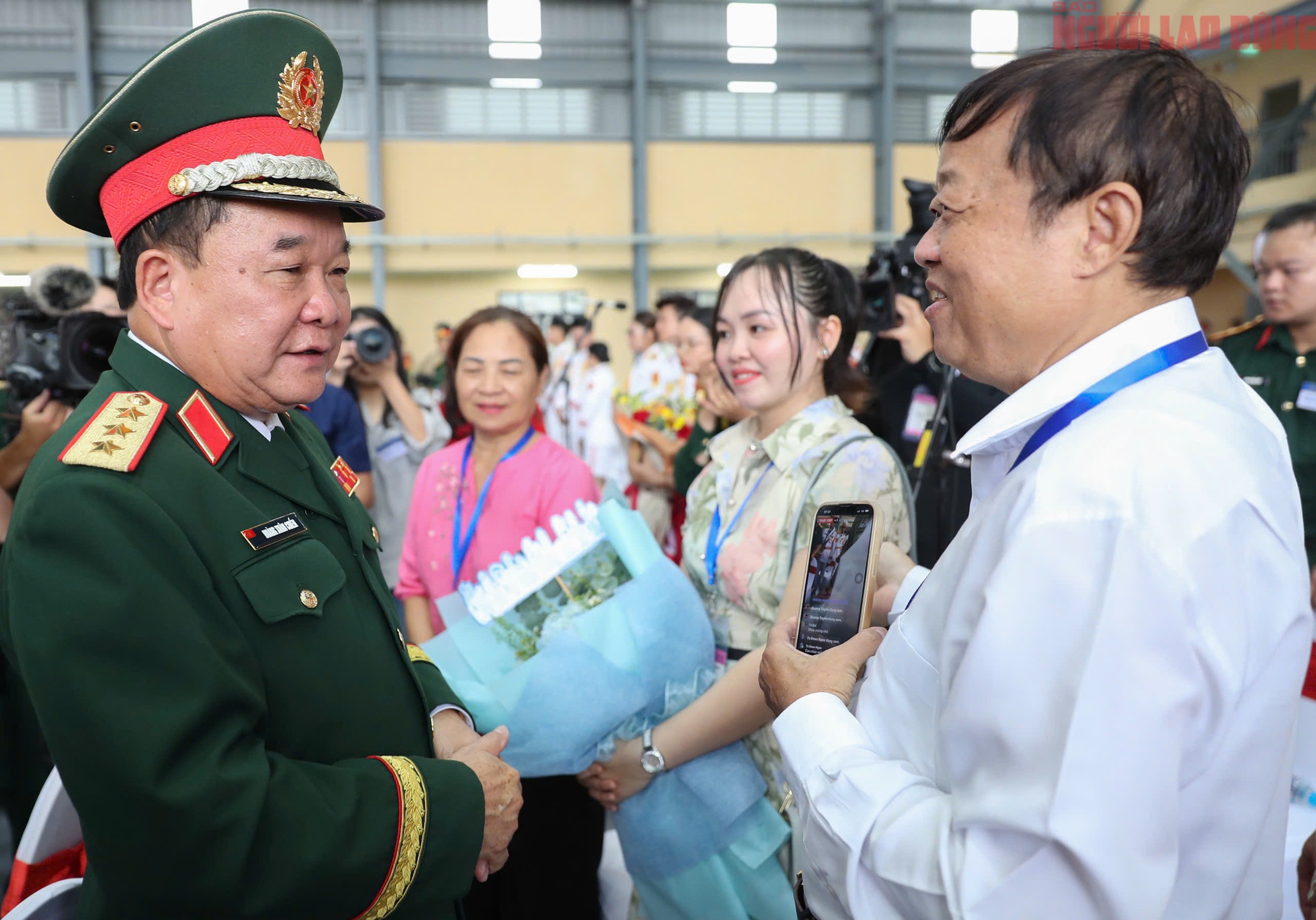 Khoảnh khắc tiễn lực lượng mũ nồi xanh sang Nam Sudan làm nhiệm vụ - Ảnh 2.