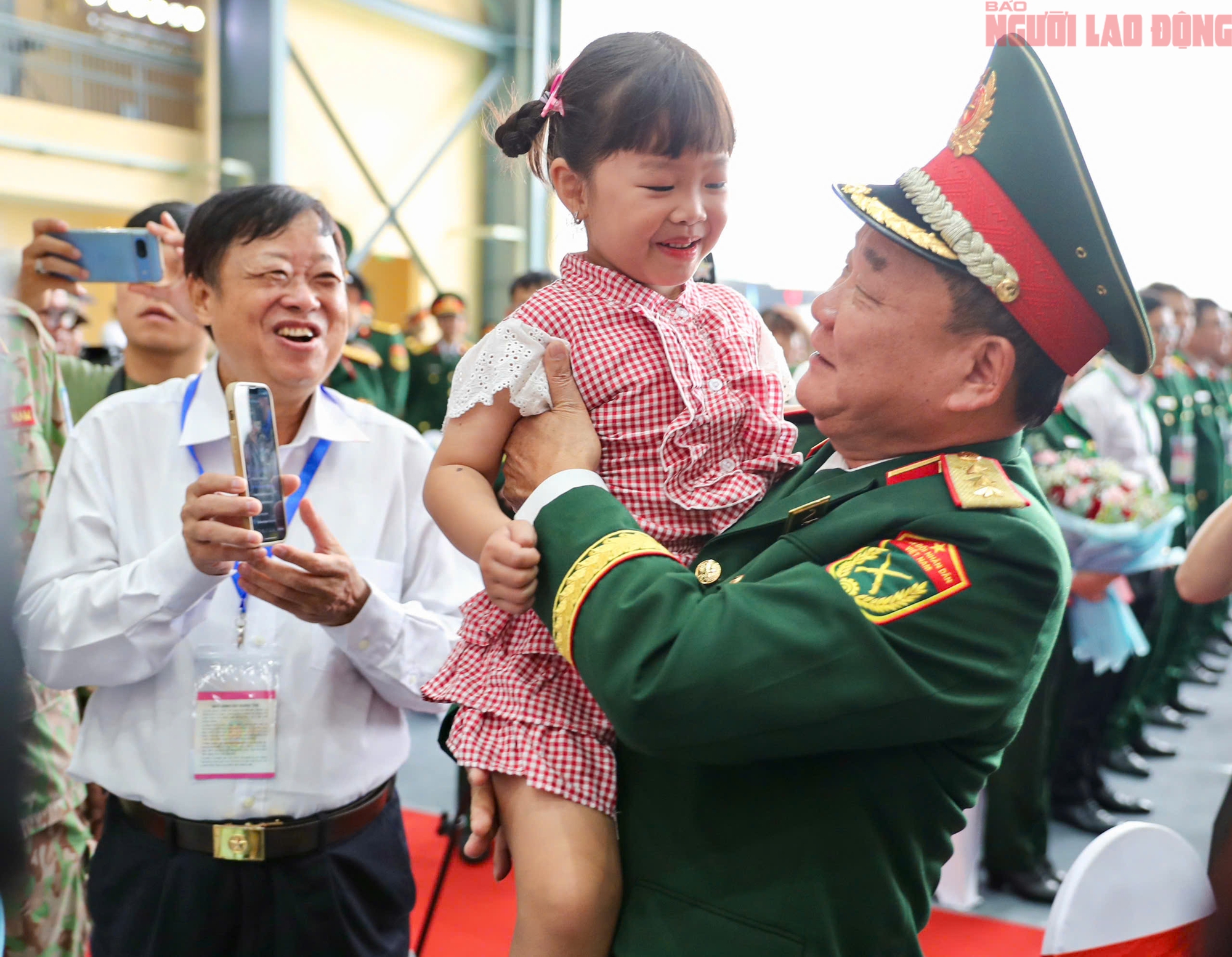 Khoảnh khắc tiễn lực lượng mũ nồi xanh sang Nam Sudan làm nhiệm vụ - Ảnh 3.