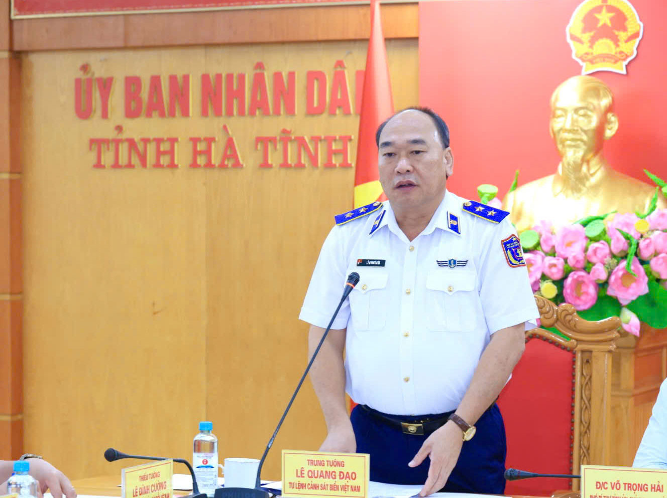 Trung tướng Lê Quang Đạo trong một chuyến công tác tại tỉnh Hà Tĩnh. Ảnh: Cảnh sát biển Việt Nam- Ảnh 1.