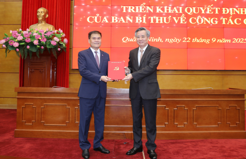 Thứ trưởng bộ Tài chính Bùi Văn Khắng được giới thiệu làm Chủ tịch UBND tỉnh Quảng Ninh - Ảnh 1.