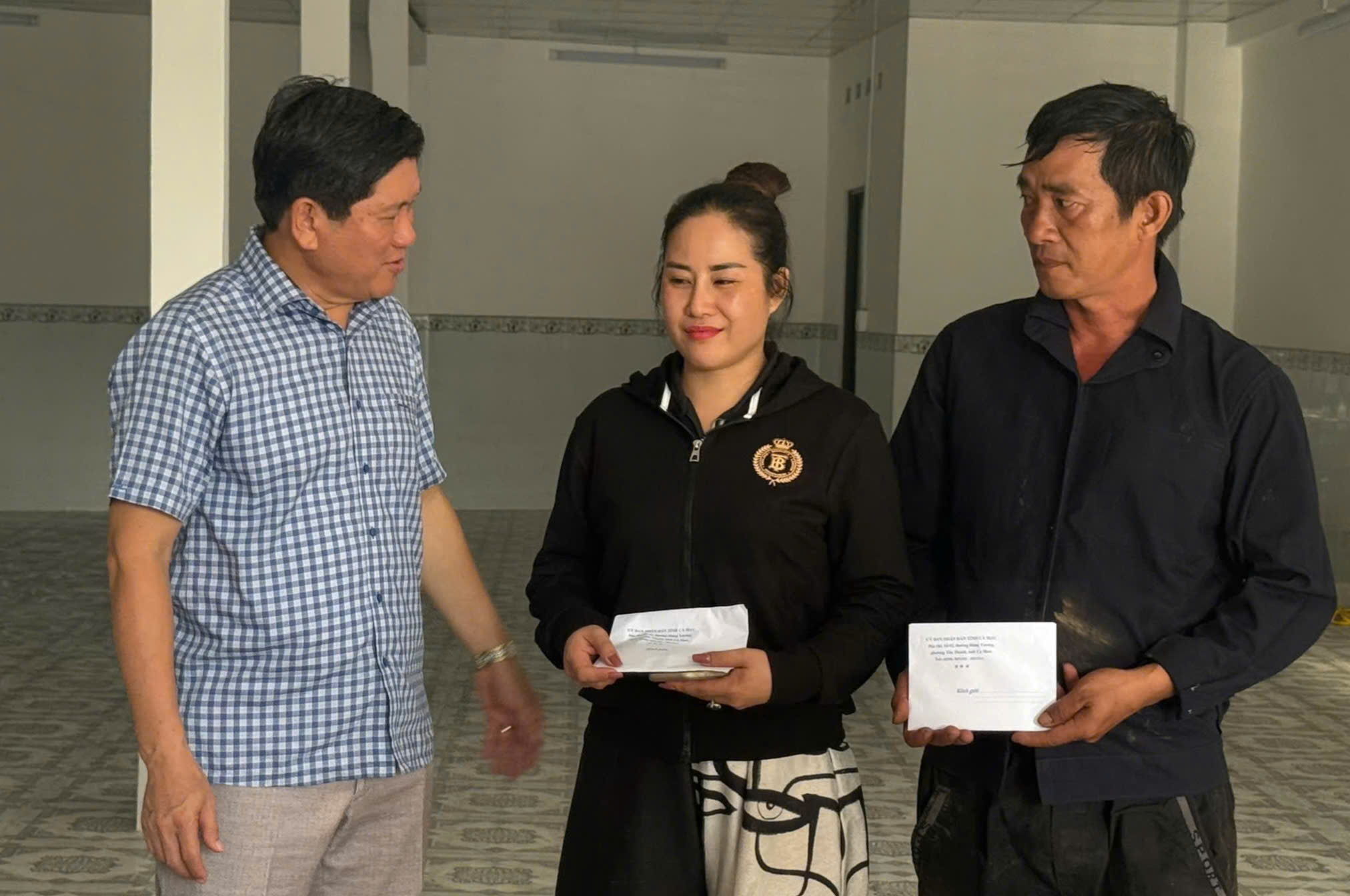 3 người bị thương trong vụ ch&aacute;y tại khu chợ nổi tiếng ở C&agrave; Mau- Ảnh 1.