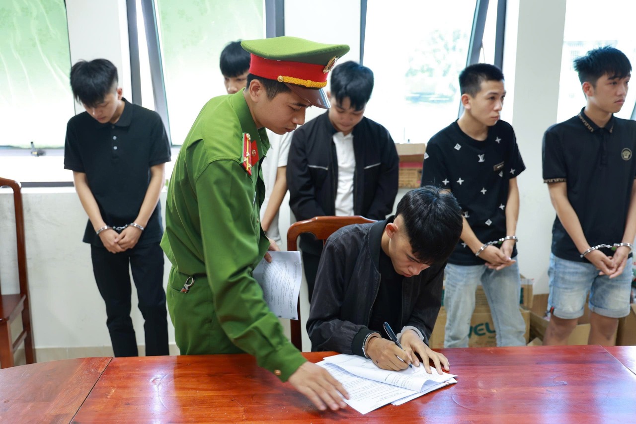 Trong một đêm, 16 thanh niên vướng lao lý vì làm chuyện tày đình- Ảnh 2.