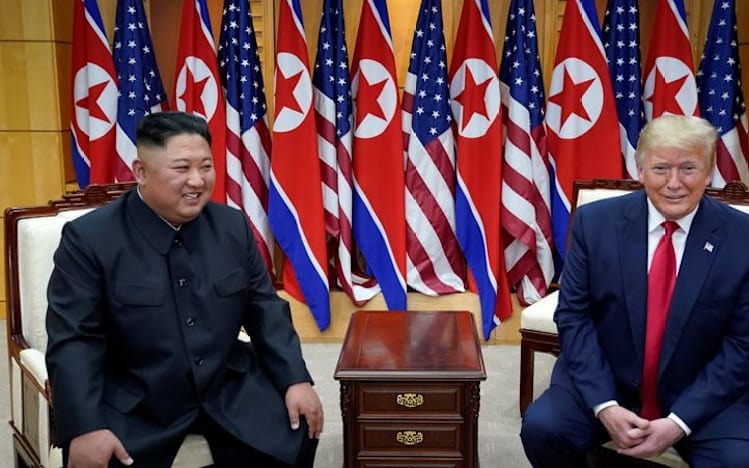 Ông Kim Jong-un bất ngờ nhắc đến ông Donald Trump, nêu điều kiện "khó"