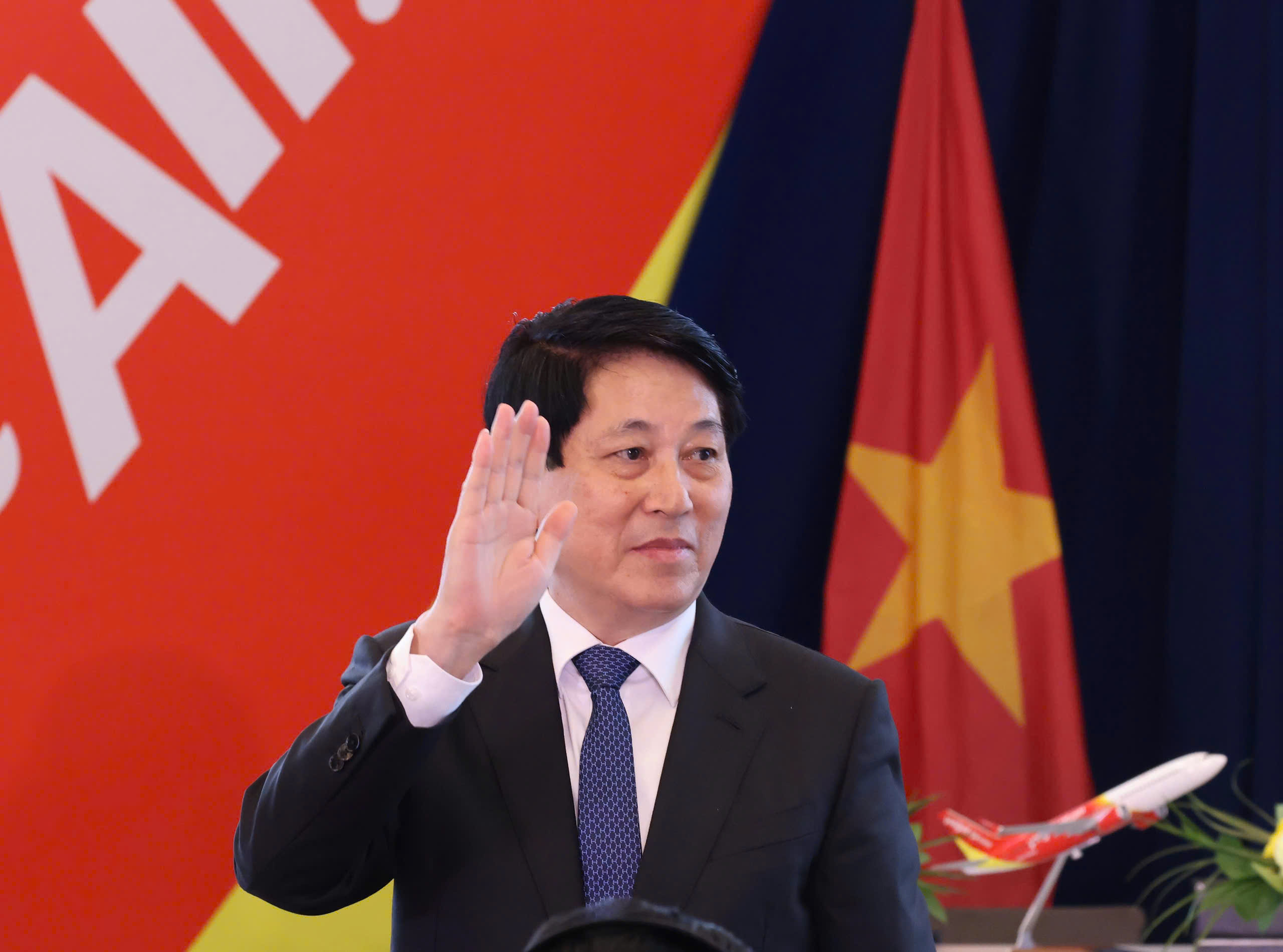 Chủ tịch nước chứng kiến Vietjet nhận bàn giao máy bay Boeing đầu tiên trong đơn hàng 200 chiếc - Ảnh 4.