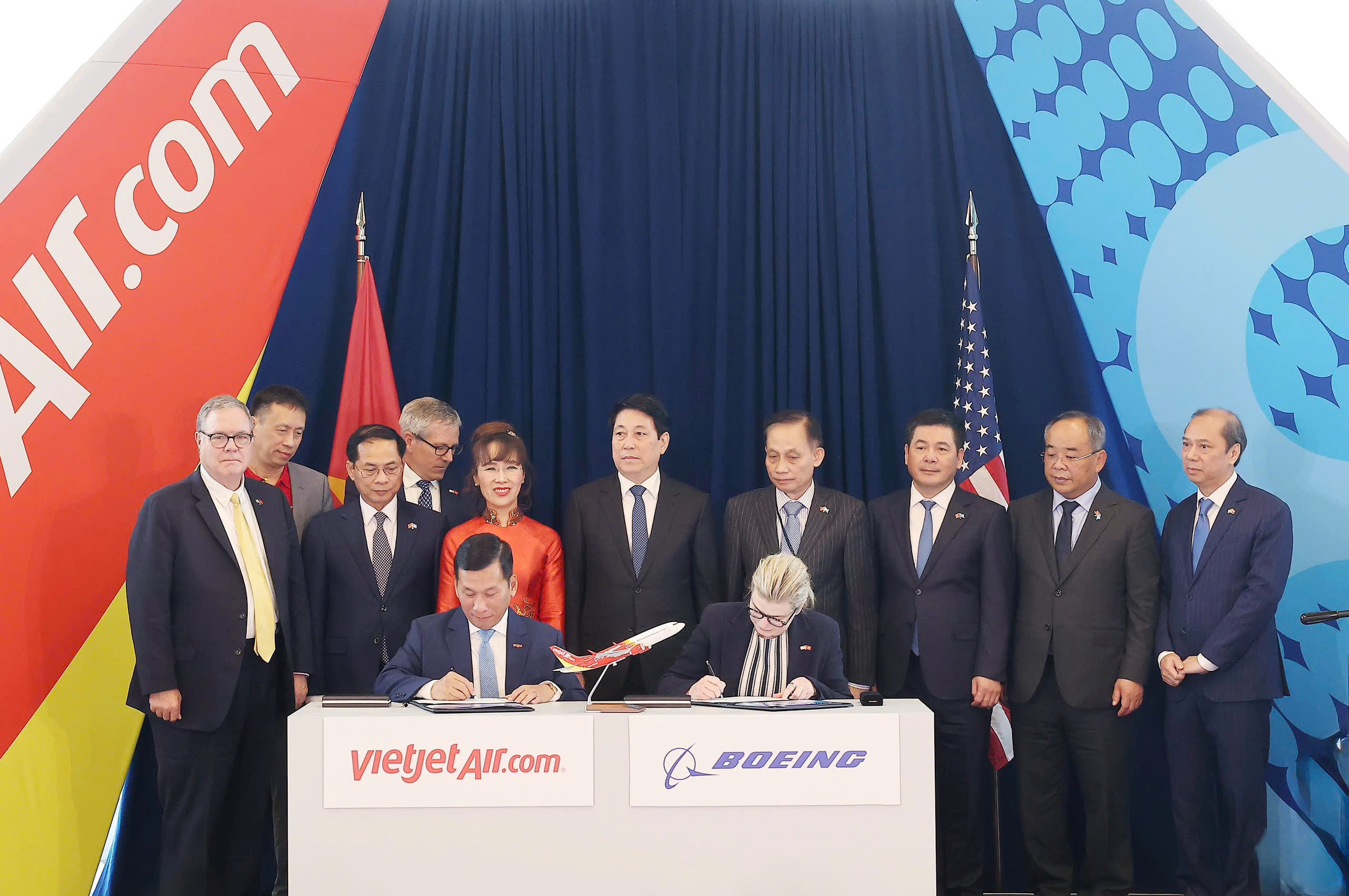 Chủ tịch nước chứng kiến Vietjet nhận bàn giao máy bay Boeing đầu tiên trong đơn hàng 200 chiếc - Ảnh 5.