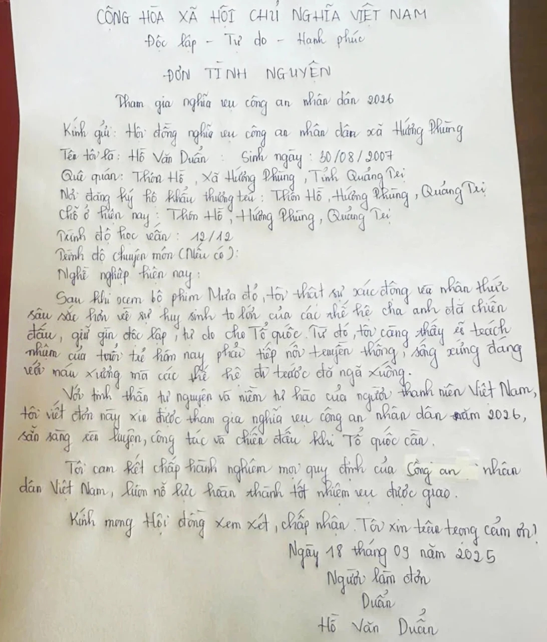 Xem phim "Mưa đỏ", ch&agrave;ng trai 18 tuổi ở Quảng Trị c&oacute; một quyết định đầy bất ngờ- Ảnh 2.