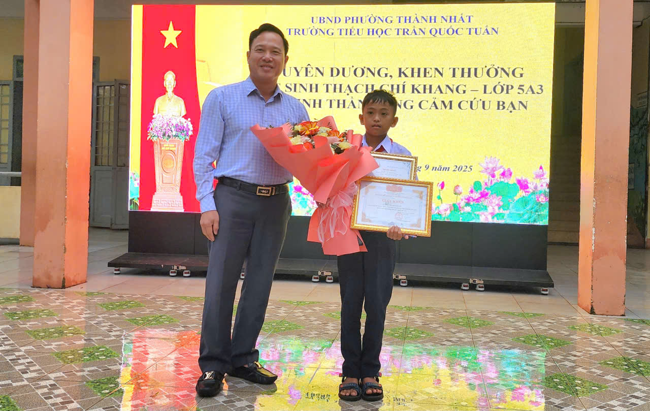 Đắk Lắk tặng Bằng khen cho Thạch Chí Khang , học sinh dũng cảm cứu bạn trong thảm án - Ảnh 1.