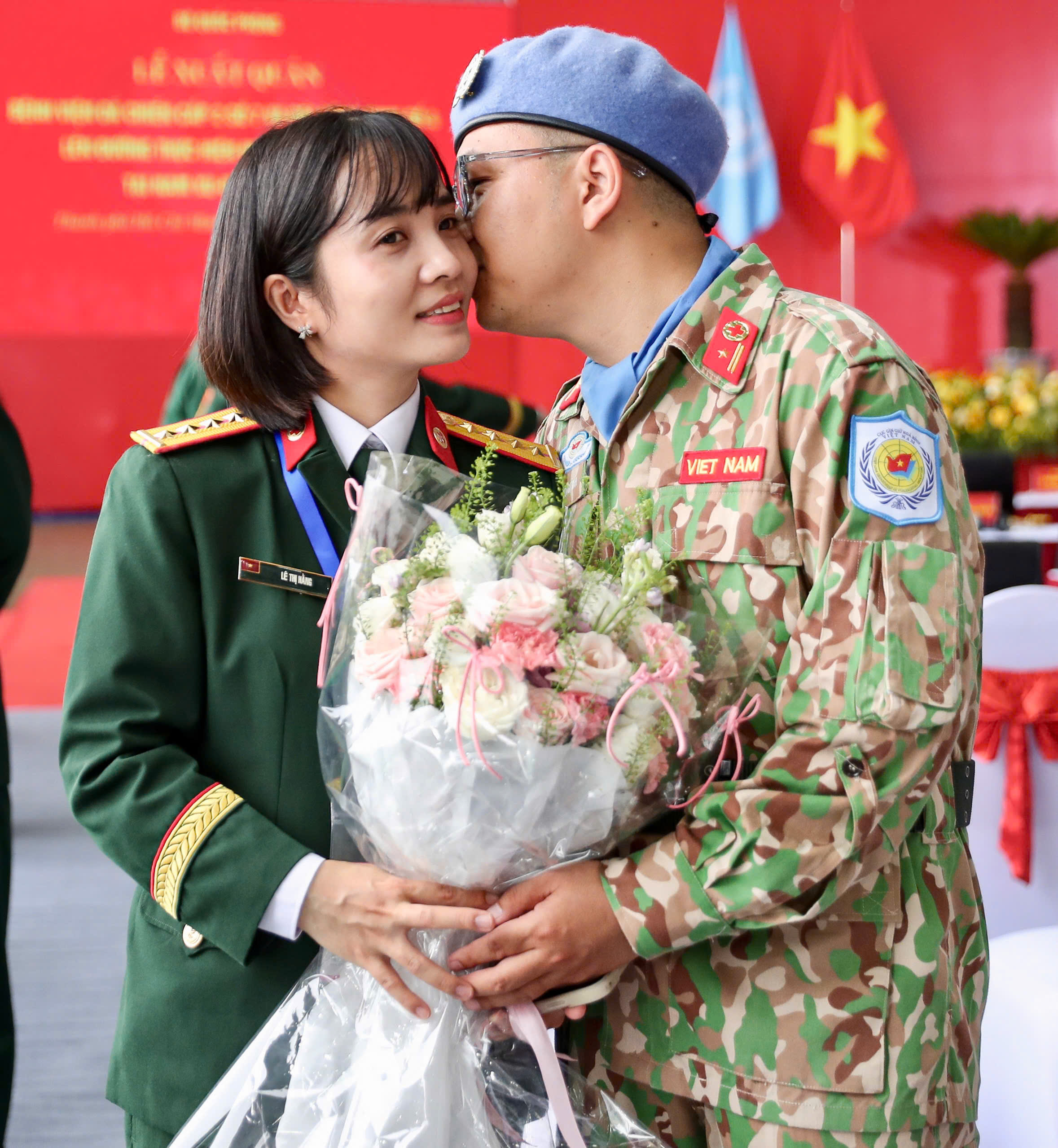 Khoảnh khắc tiễn lực lượng mũ nồi xanh sang Nam Sudan làm nhiệm vụ - Ảnh 12.