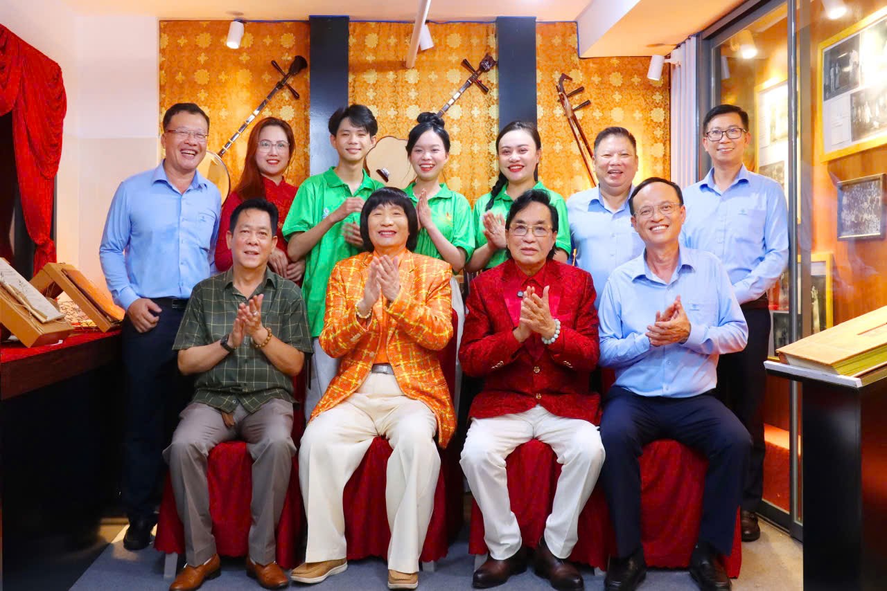 Minh Vương, Thanh Tuấn tr&uacute;t hết nỗi niềm với 3 th&iacute; sinh chung kết xếp hạng "Chu&ocirc;ng v&agrave;ng vọng cổ"- Ảnh 6.
