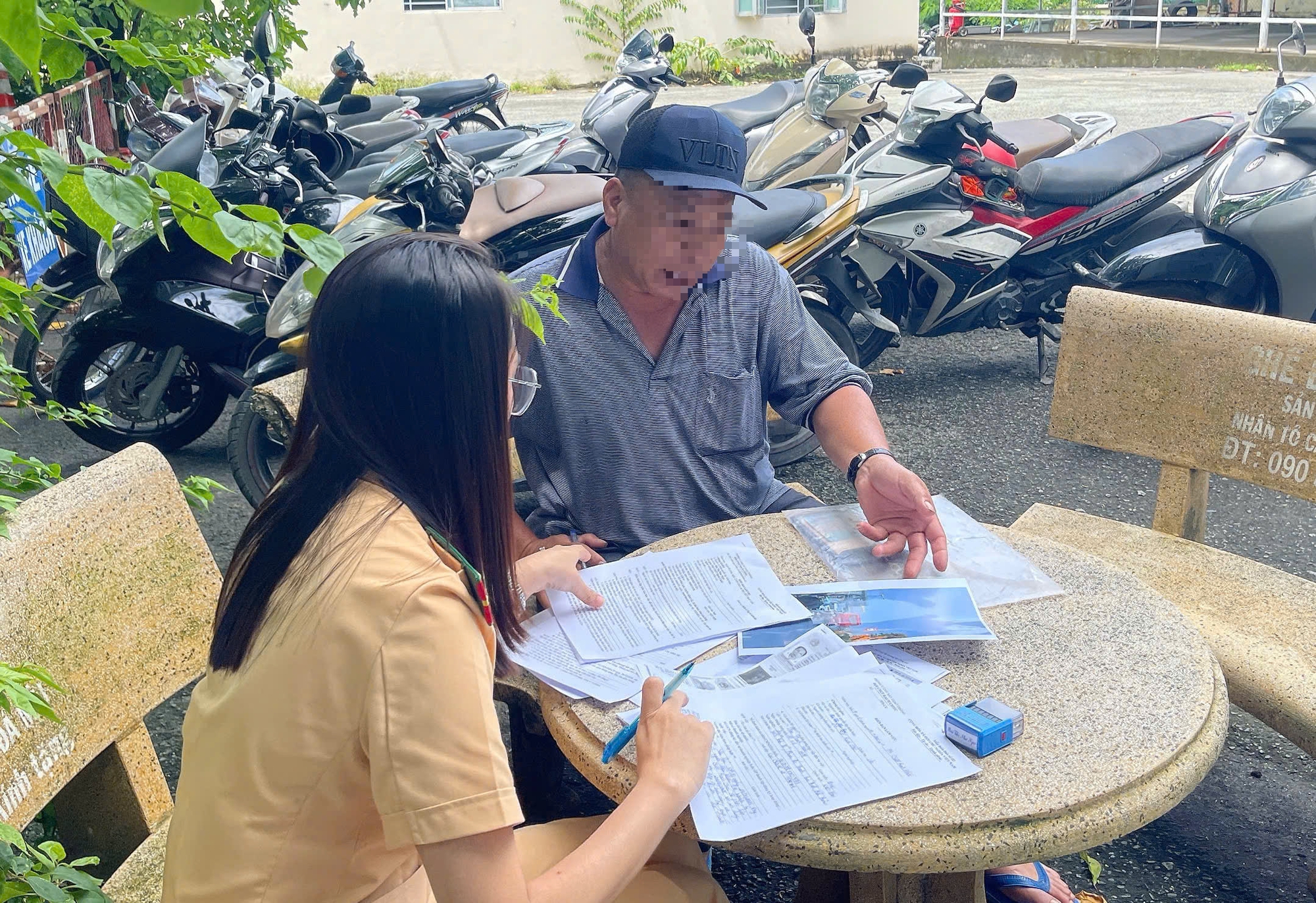 T&agrave;i xế xe kh&aacute;ch vi phạm chạy v&agrave;o đường cấm ở TP HCM bị xử l&yacute; nghi&ecirc;m - Ảnh 1.