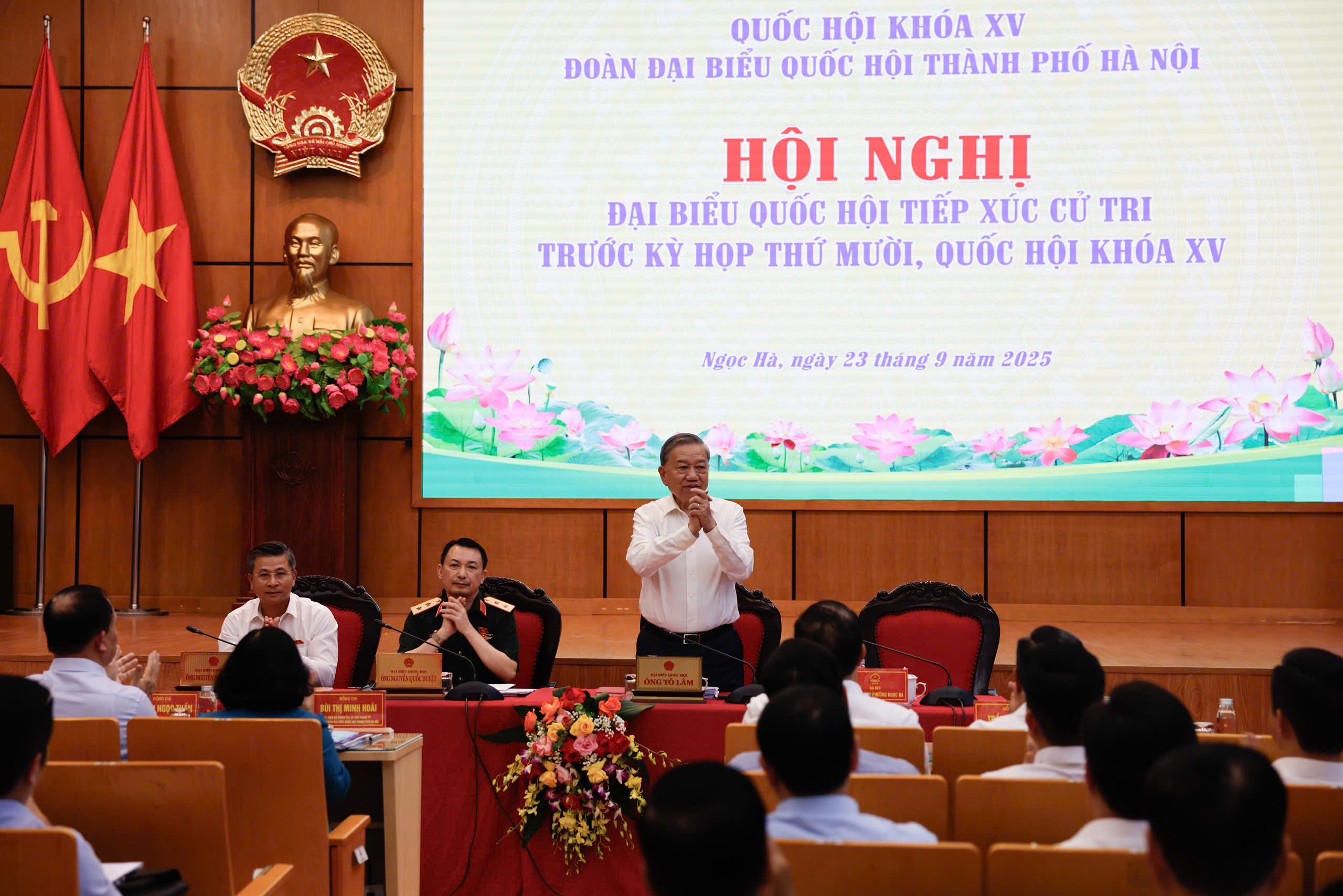 Tổng B&iacute; thư T&ocirc; L&acirc;m tiếp x&uacute;c cử tri tại H&agrave; Nội trước Kỳ họp thứ 10 Quốc hội kh&oacute;a XV - Ảnh 2.