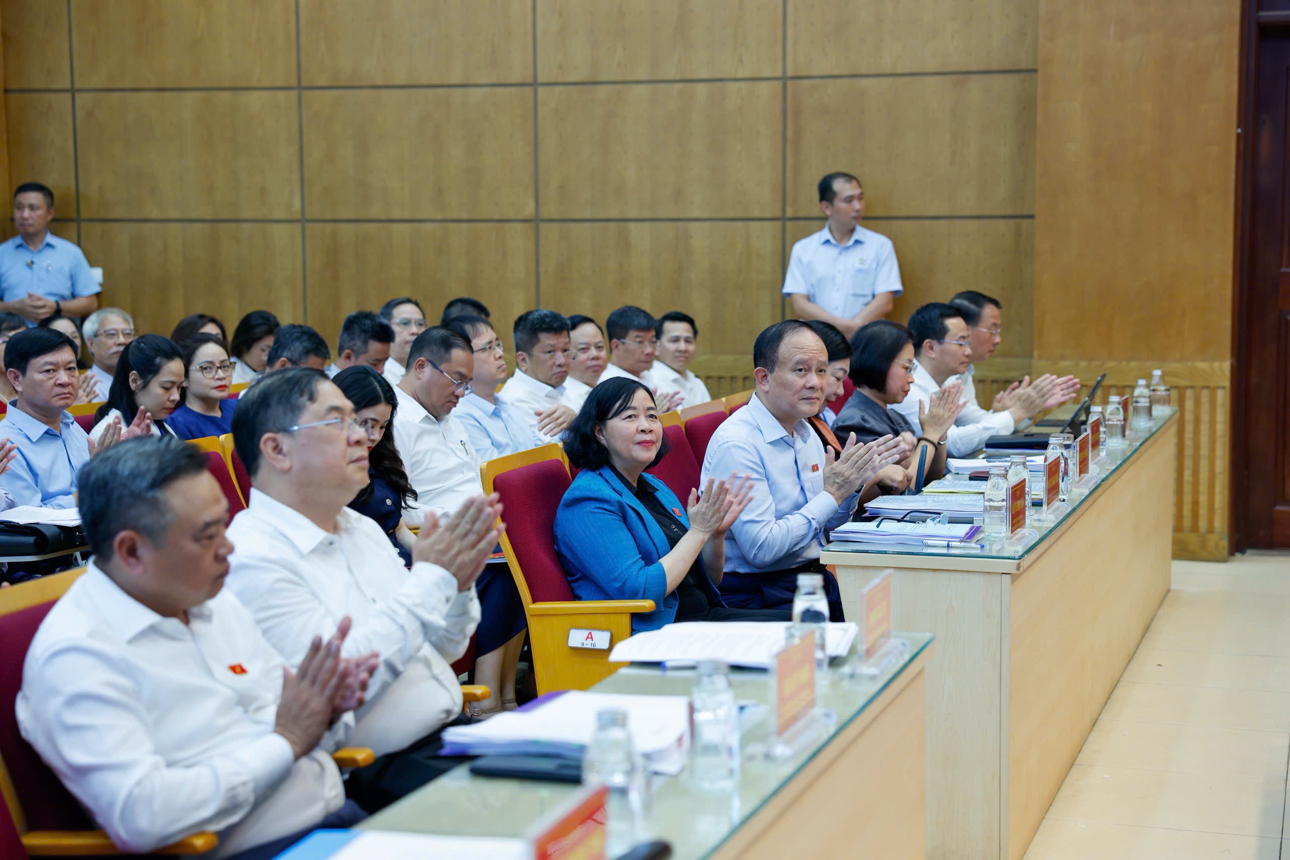 Tổng B&iacute; thư T&ocirc; L&acirc;m tiếp x&uacute;c cử tri tại H&agrave; Nội trước Kỳ họp thứ 10 Quốc hội kh&oacute;a XV - Ảnh 3.