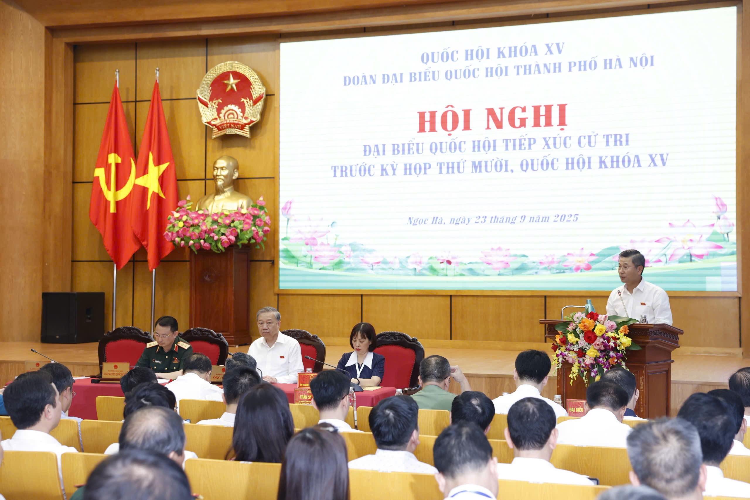 Tổng B&iacute; thư T&ocirc; L&acirc;m tiếp x&uacute;c cử tri tại H&agrave; Nội trước Kỳ họp thứ 10 Quốc hội kh&oacute;a XV - Ảnh 5.
