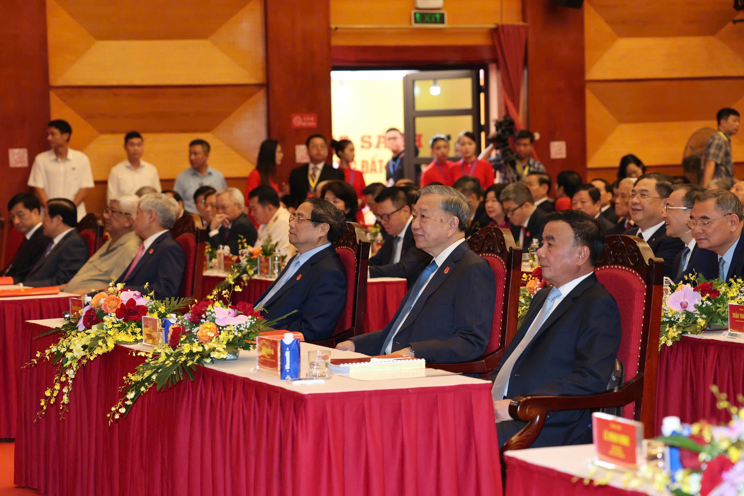 Tổng B&iacute; thư T&ocirc; L&acirc;m v&agrave; Thủ tướng Phạm Minh Ch&iacute;nh dự Đại hội Đảng bộ MTTQ Trung ương - Ảnh 7.