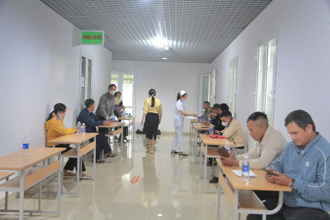 Bệnh nh&acirc;n vụ m&aacute;y hỏng t&aacute;n sỏi: Đau đớn k&eacute;o d&agrave;i v&agrave; cần kh&aacute;m s&agrave;ng lọc ngay - Ảnh 2.