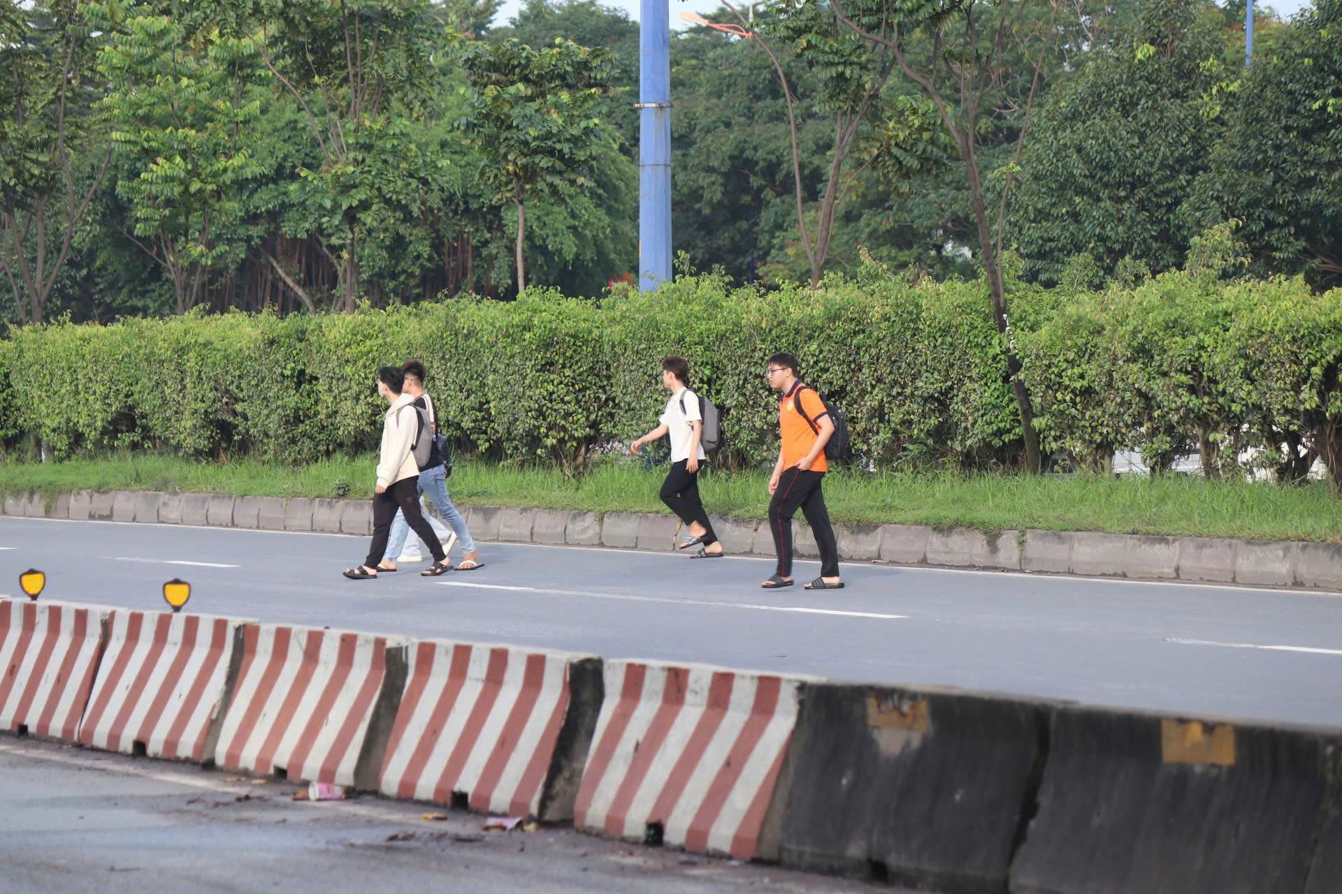Siết chặt an to&agrave;n giao th&ocirc;ng học đường - Ảnh 1.