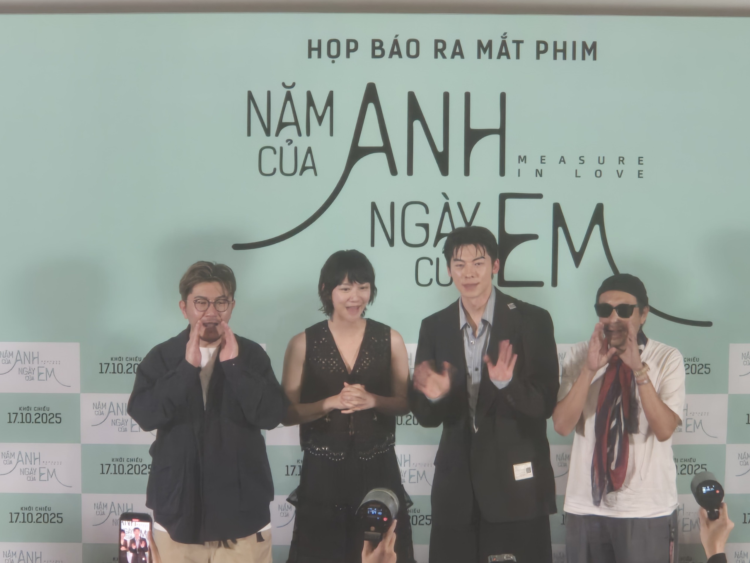 "Chồng quốc d&acirc;n" Hứa Quang kinh ngạc khi lần đầu đến TP HCM - Ảnh 4.