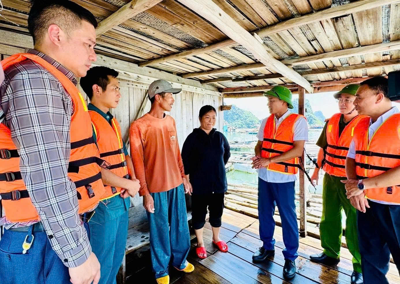Khẩn cấp ứng ph&oacute; b&atilde;o số 9 - Ảnh 1.