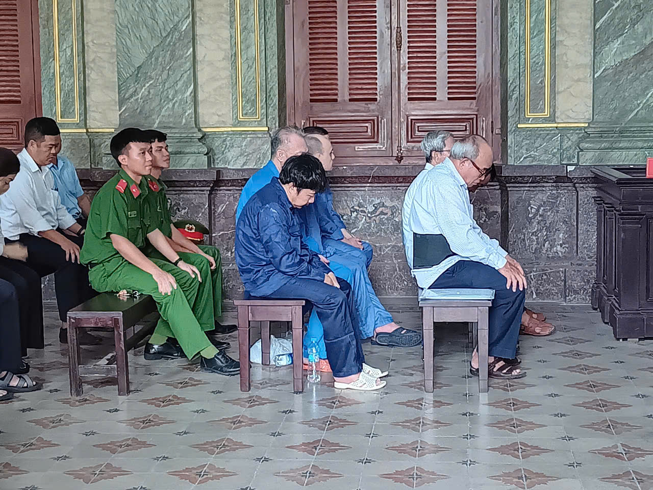 Vụ án Lừa đảo BIDV Tây Sài Gòn: Hai người lãnh án chung thân - Ảnh 1.