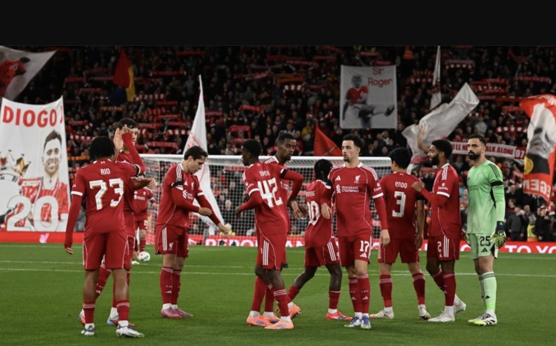 Ekitike l&agrave;m người h&ugrave;ng lẫn tội đồ, Liverpool chật vật vượt v&ograve;ng 3 League Cup- Ảnh 1.