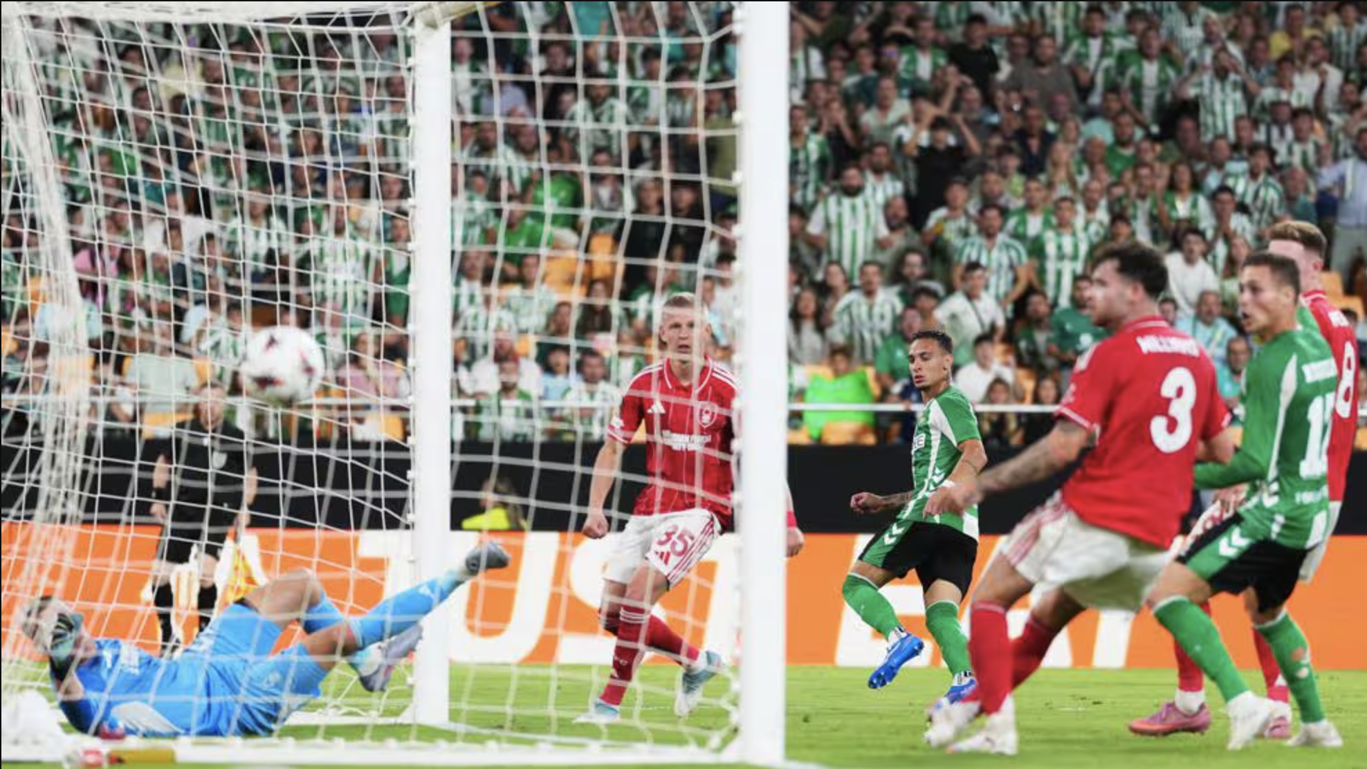Antony chói sáng, Betis cầm chân Nottingham Forest trận mở màn Europa League- Ảnh 5.