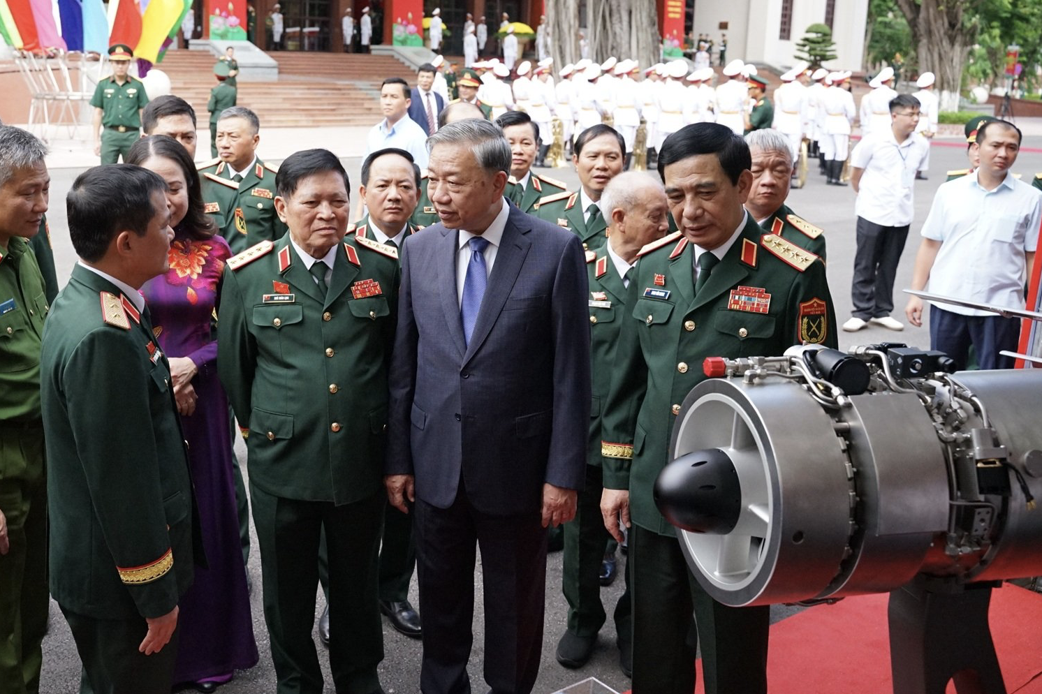 Tổng B&iacute; thư dự Đại hội Thi đua quyết thắng to&agrave;n qu&acirc;n lần thứ XI - Ảnh 2.