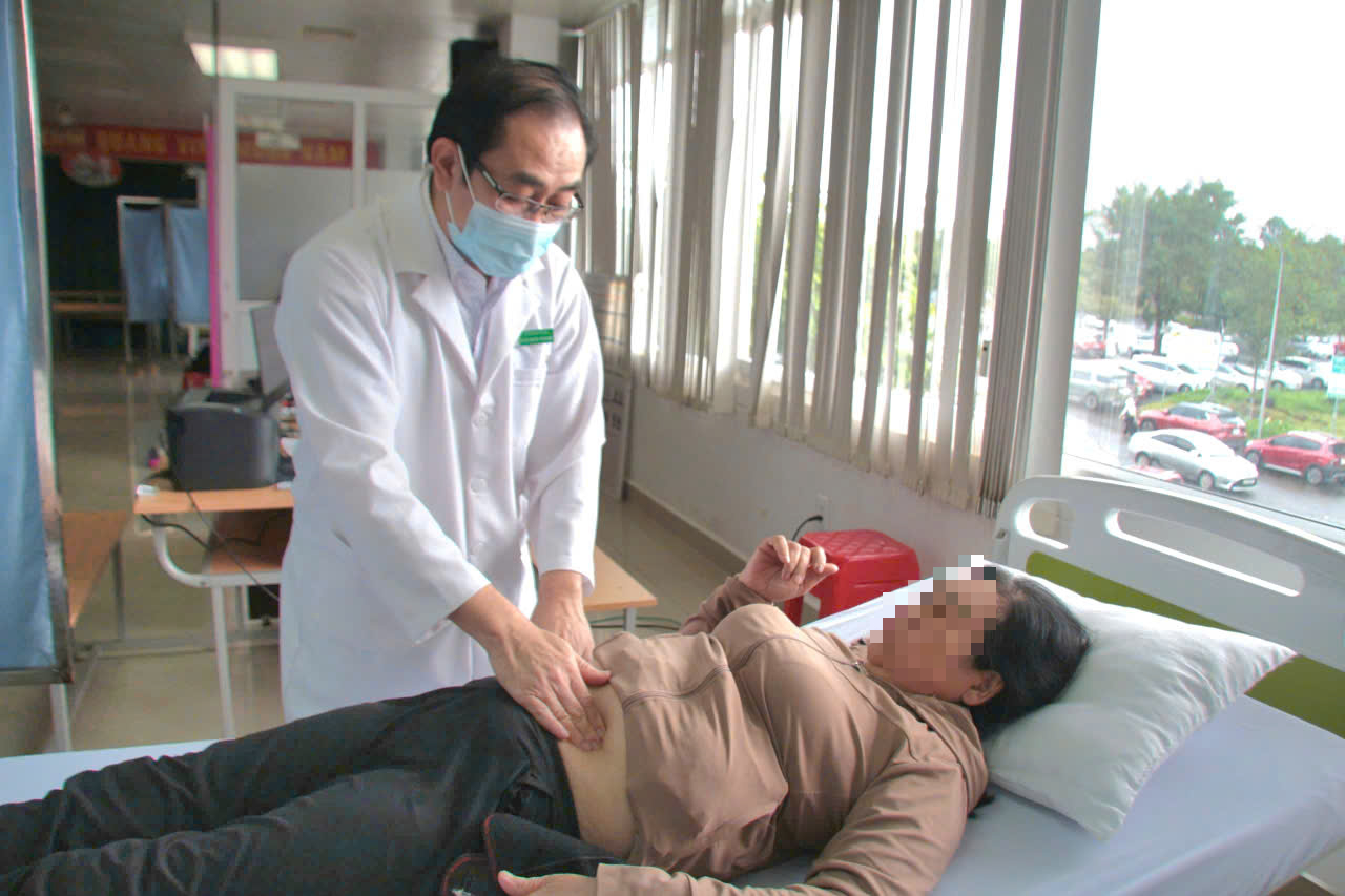 Bệnh nh&acirc;n vụ m&aacute;y hỏng t&aacute;n sỏi: Đau đớn k&eacute;o d&agrave;i v&agrave; cần kh&aacute;m s&agrave;ng lọc ngay - Ảnh 3.