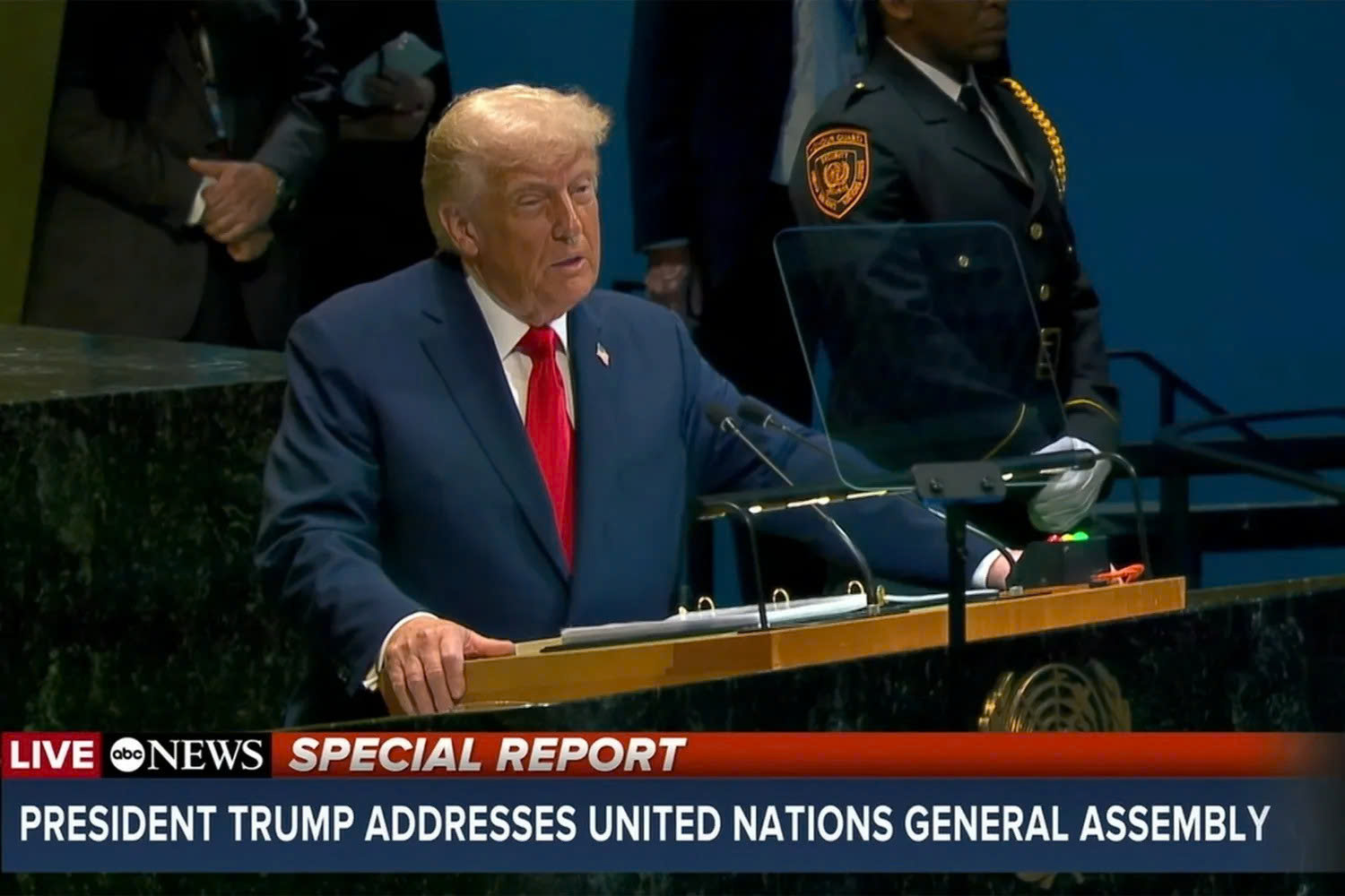 Tổng thống Donald Trump gặp sự cố thang cuốn, m&aacute;y nhắc chữ ở Li&ecirc;n hợp quốc- Ảnh 2.