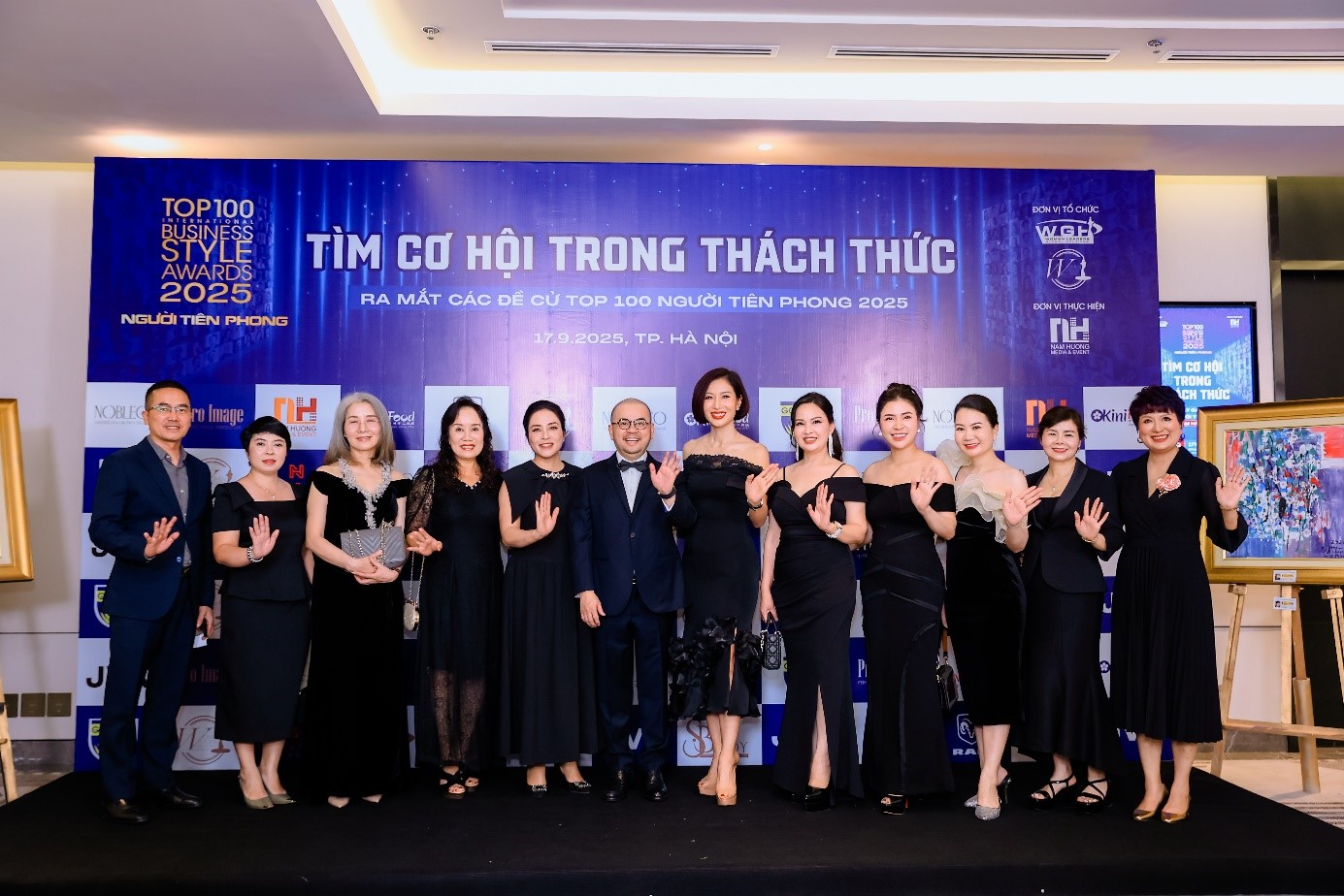 Doanh nh&acirc;n H&agrave; Nội hội ngộ tại  Top 100 Người ti&ecirc;n phong 2025 - Ảnh 1.