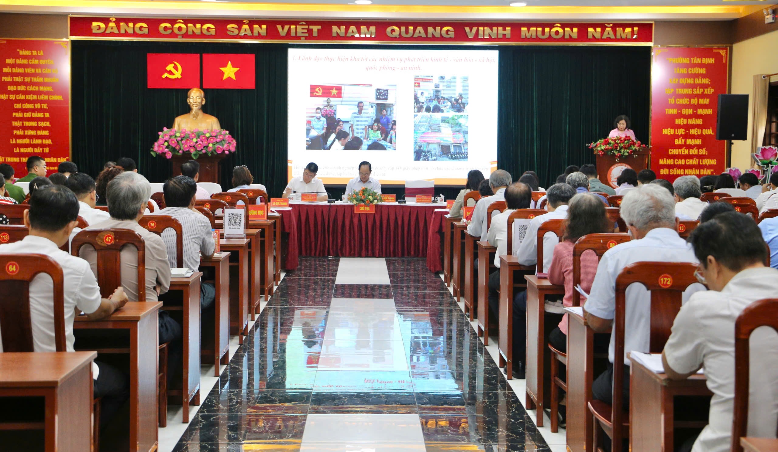 Trơn tru ngay từ đầu: Ch&iacute;nh quyền 2 cấp ở phường T&acirc;n Định tạo niềm tin lớn - Ảnh 4.