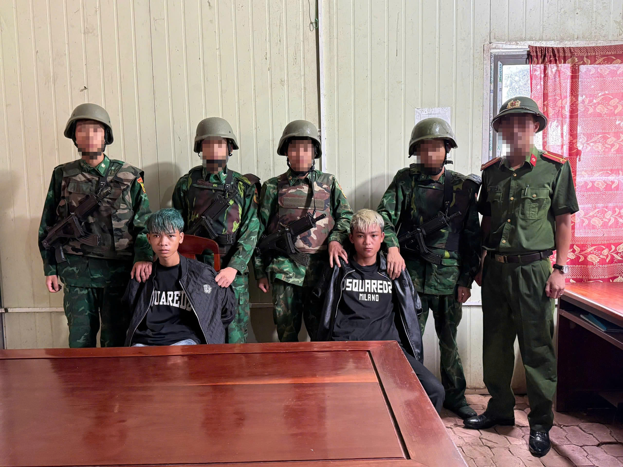 Vây bắt 2 thanh niên Làng Vây ở biên giới - Ảnh 1.