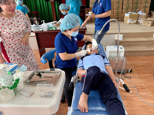 Chăm sóc răng miệng cho người dân Côn Đảo - Ảnh 1.