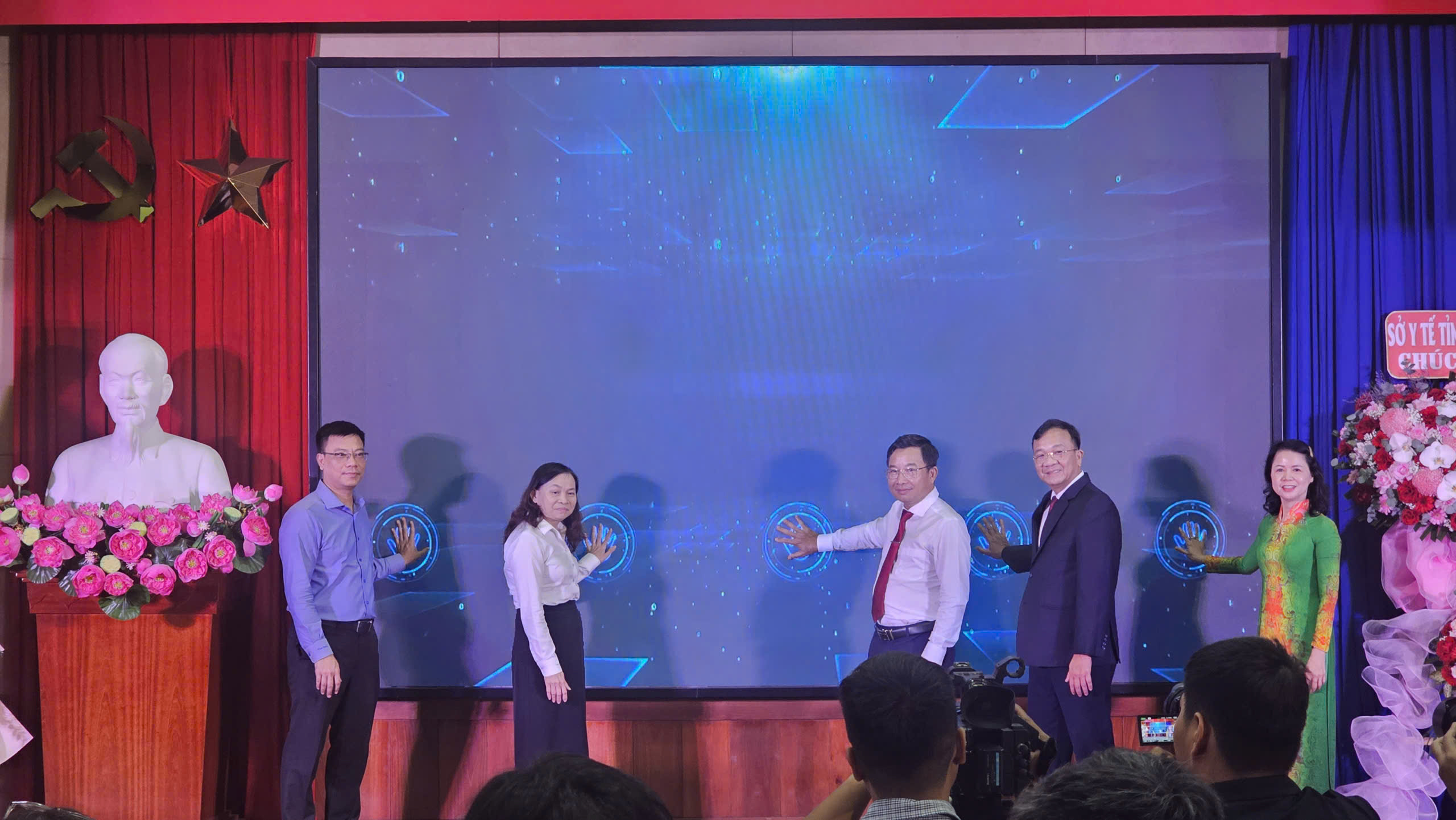 Ngành y tế Đồng Nai ngày càng lớn mạnh - Ảnh 4.